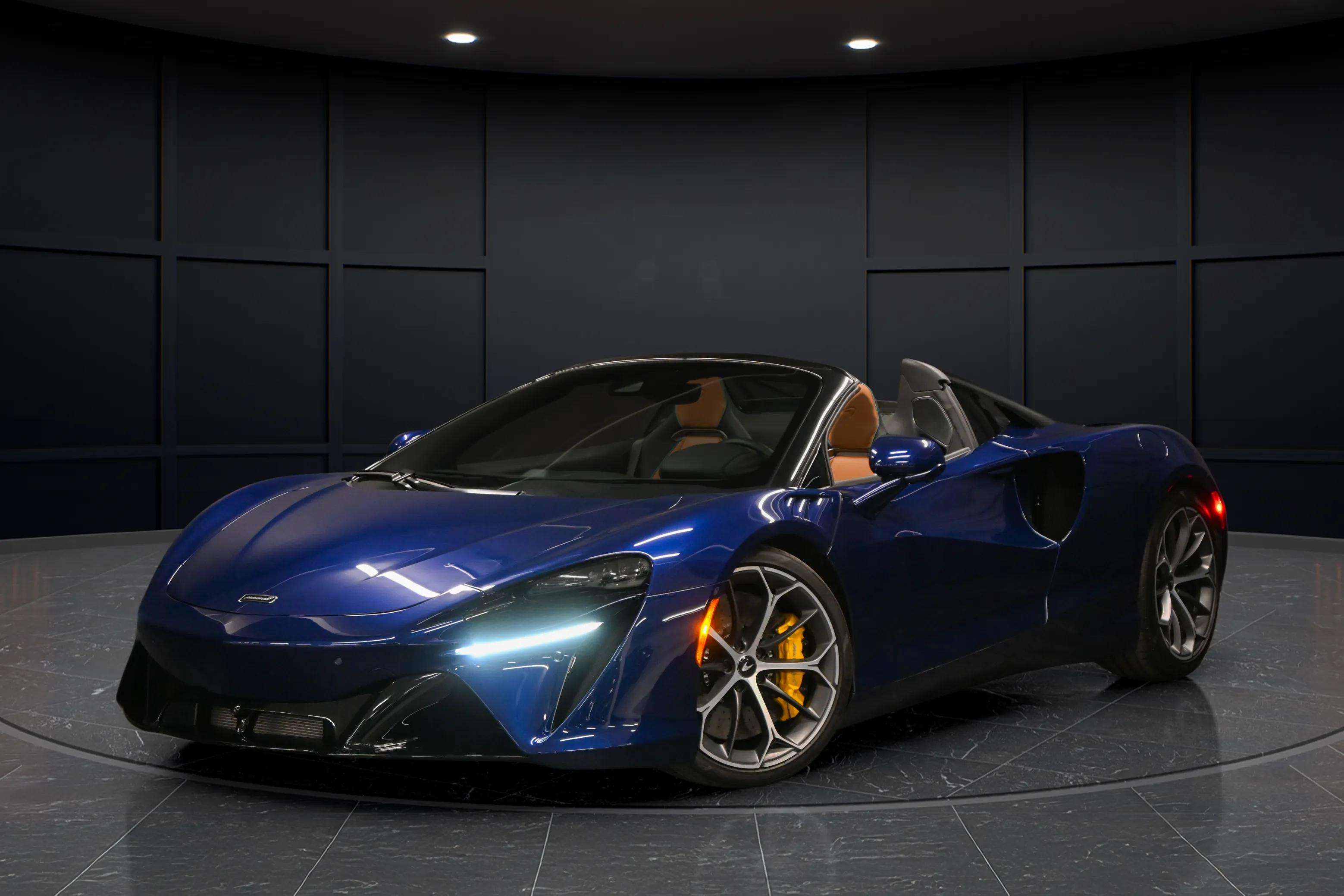 2025 McLaren Artura Demo