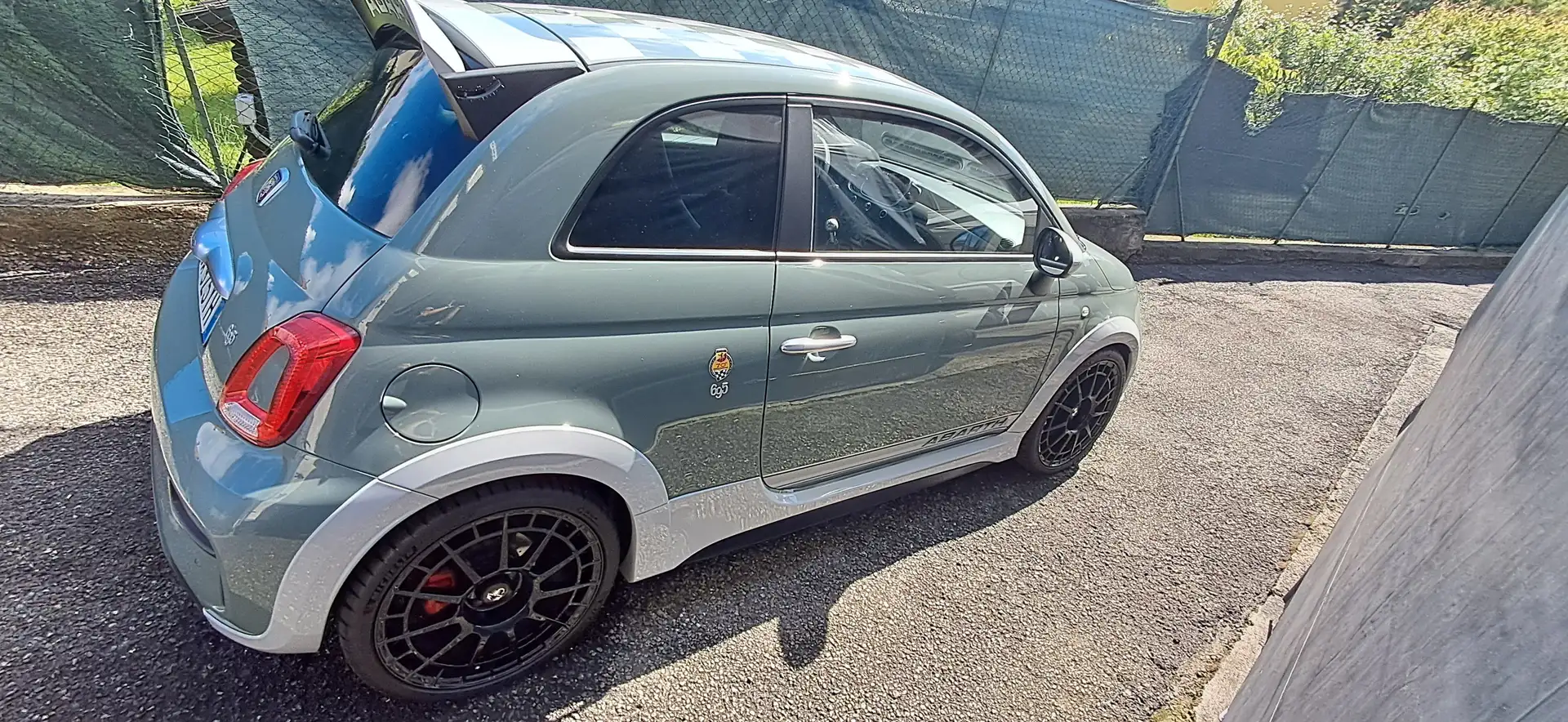 Abarth 695 695 1.4 t-jet 70th 180cv Grün - 2