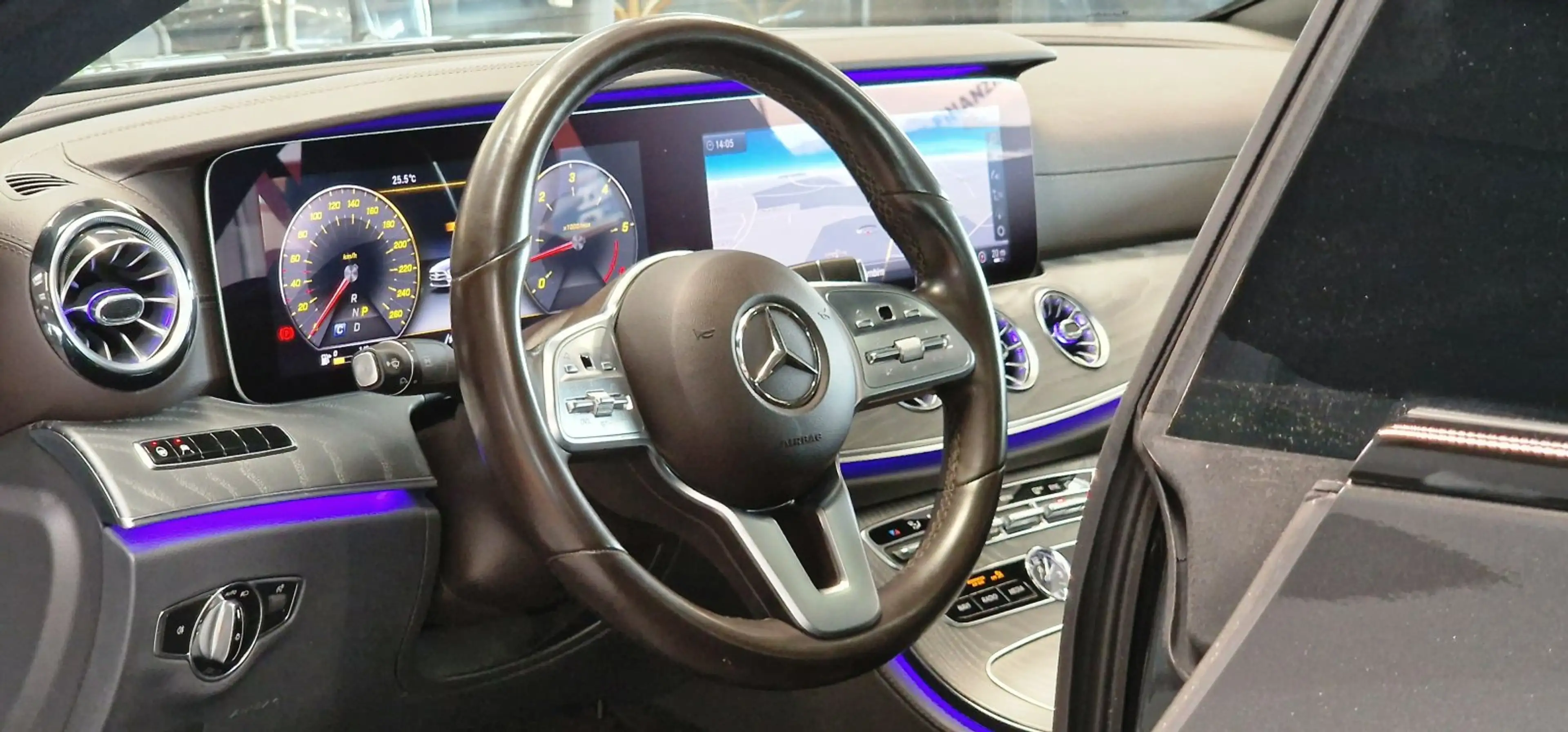 Mercedes-Benz CLS 350 d 4Matic AMG-Line Aut. *Schiebedach*360°*AHK* — photo 13