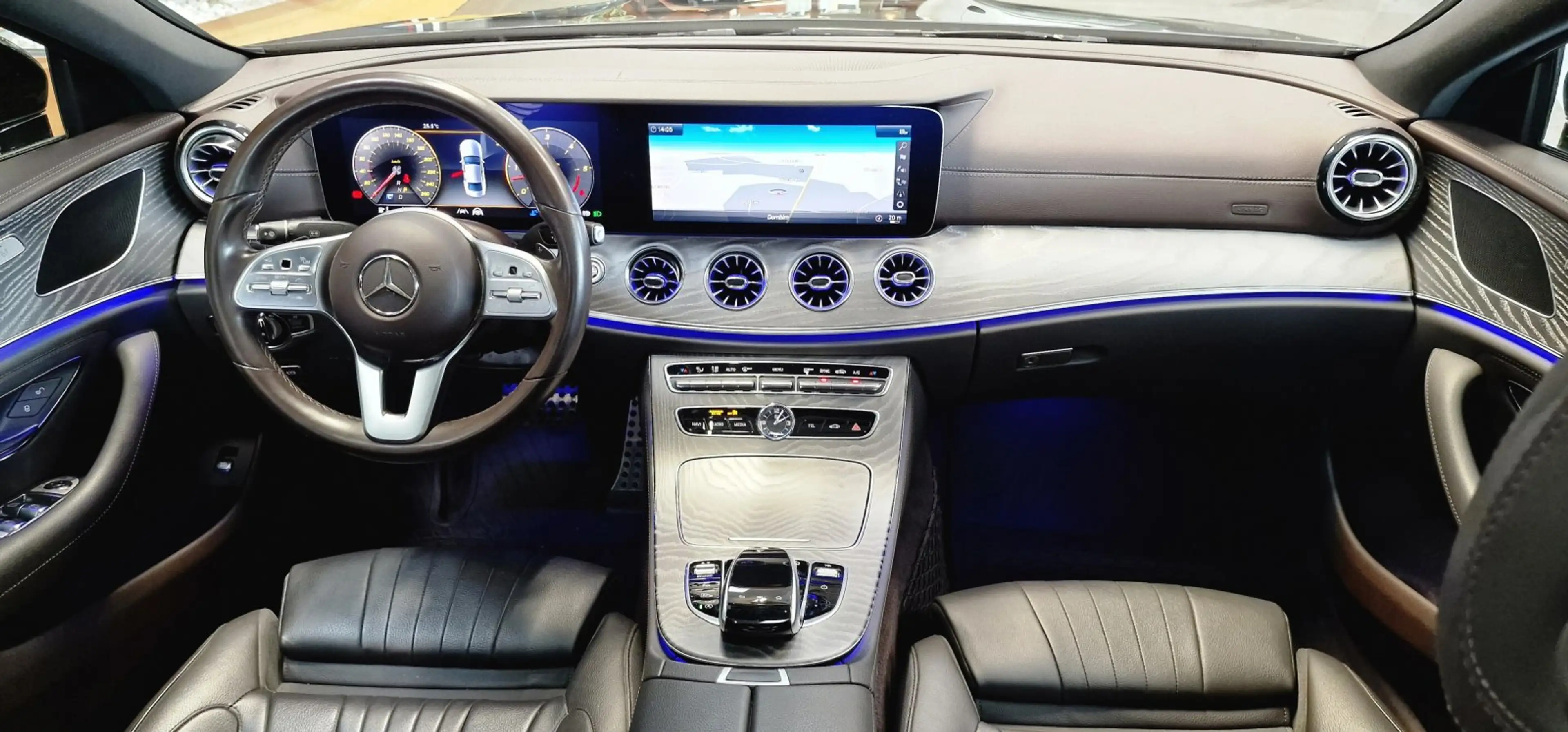 Mercedes-Benz CLS 350 d 4Matic AMG-Line Aut. *Schiebedach*360°*AHK* — photo 12