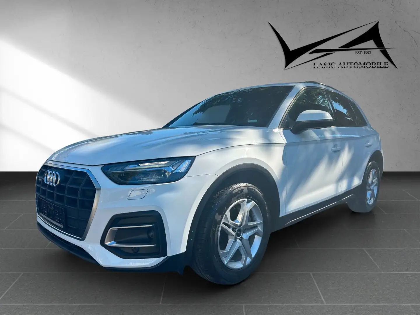 Audi Q5 40 TDI quattro int.S line Pano/AHK/Luft/STH. Weiß - 1