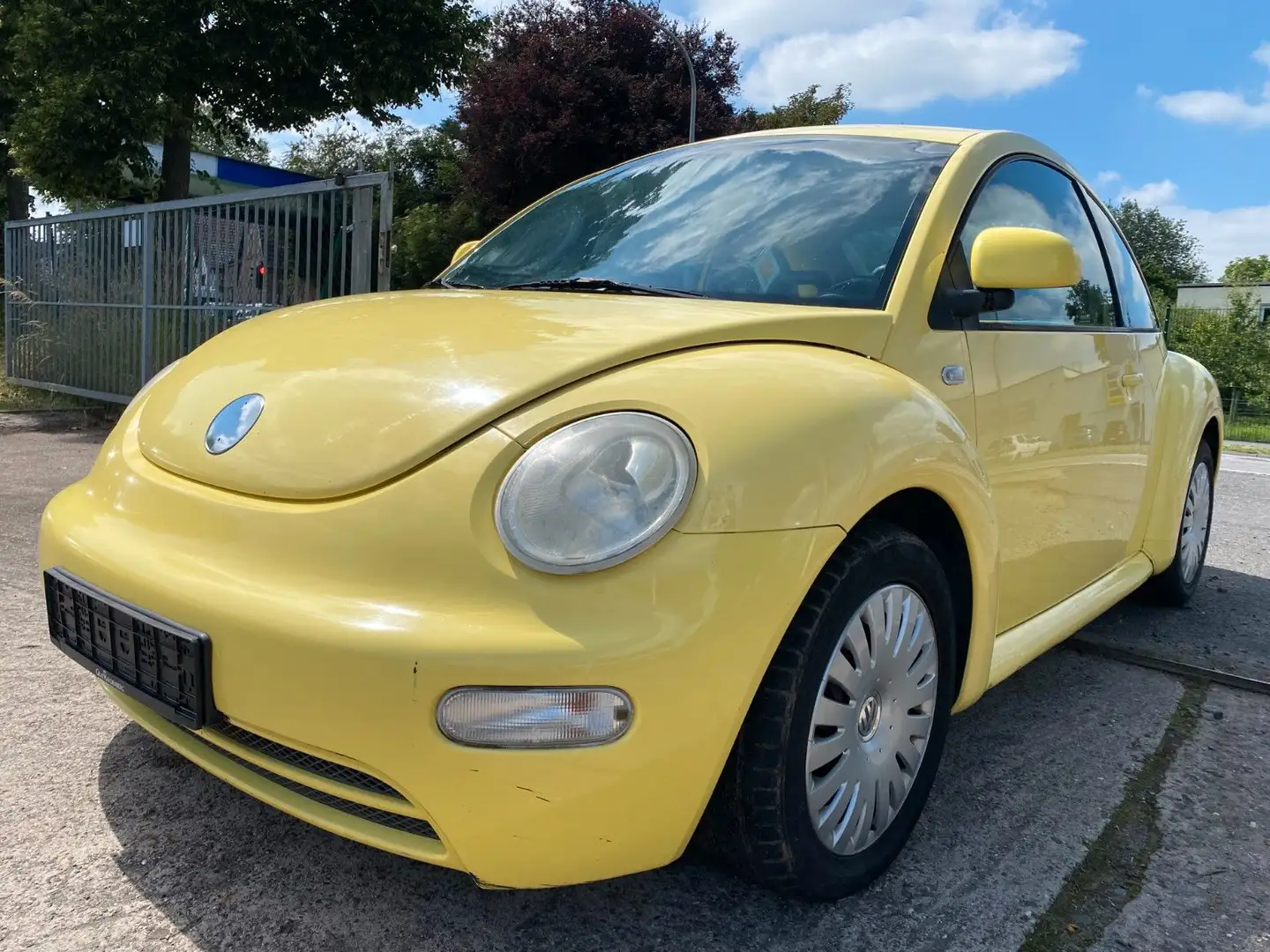 Volkswagen New Beetle Lim. 2.0 Gelb - 2