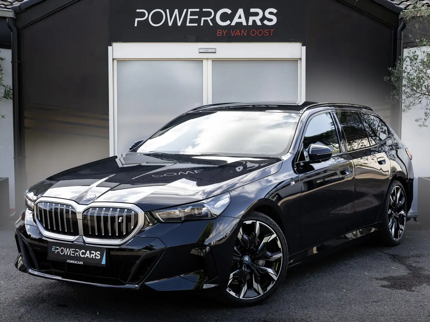 BMW i5 eDrive40 Touring | M Sport |NP: € 95.900 | PANO Zwart - 1