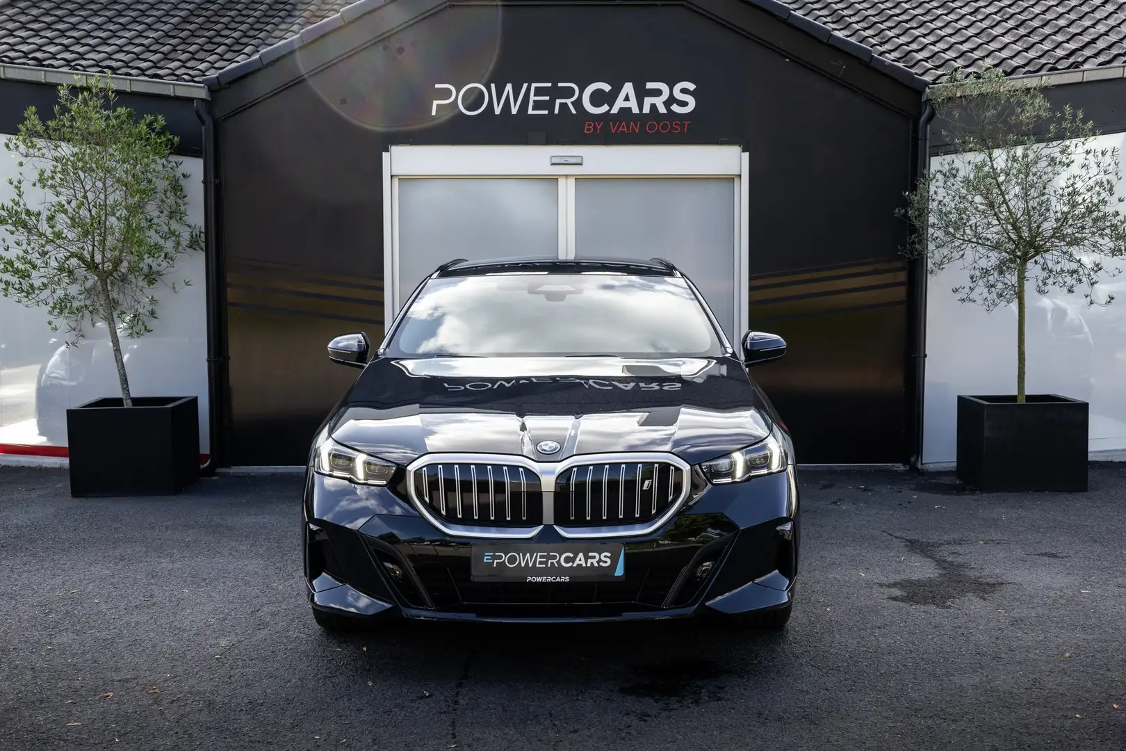 BMW i5 eDrive40 Touring | M Sport |NP: € 95.900 | PANO Zwart - 2