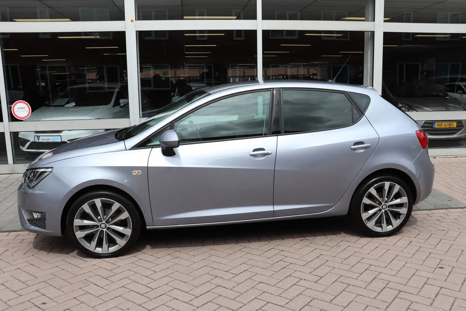 SEAT Ibiza 1.0 EcoTSI FR Connect Navigatie. Tunning 140PK Grijs - 2