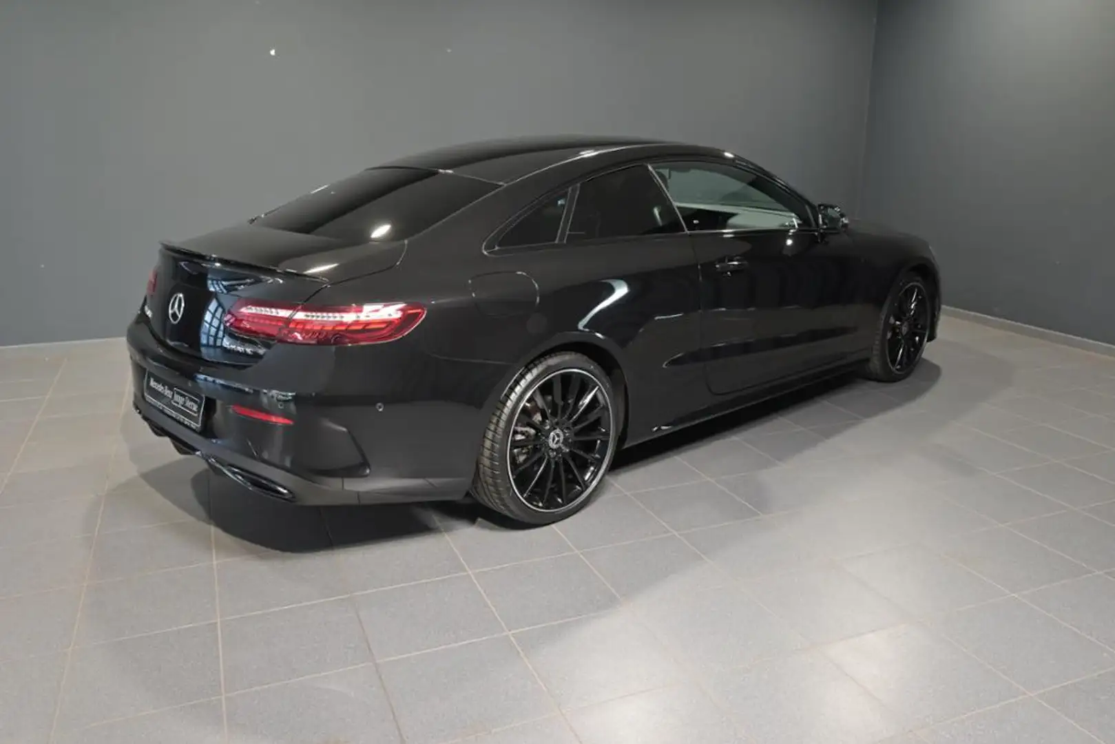 Mercedes-Benz E 220 d 4M Coupé AMG/NIGHT/SHZ/LED/KAMERA/NAVI Zwart - 2