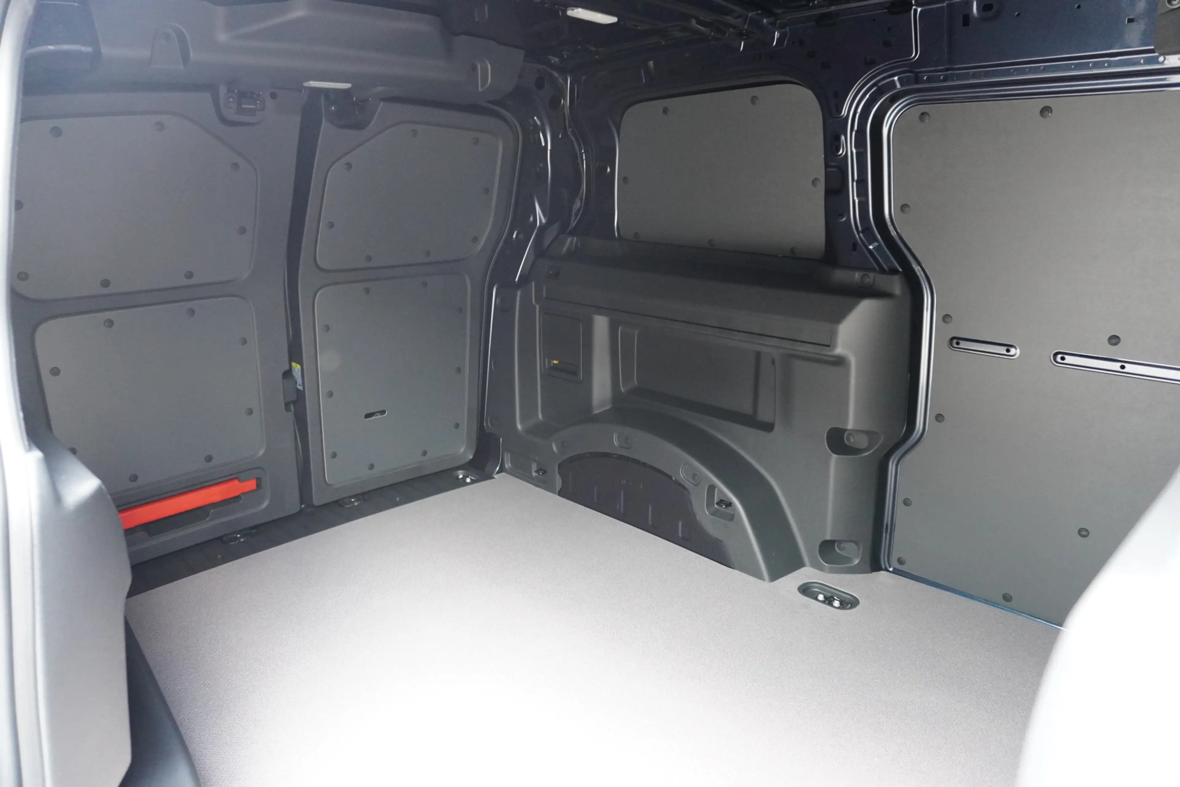 Volkswagen ID. Buzz Cargo ID. Buzz Cargo Bulli Limited Edition 286 pk, Achte — photo 9