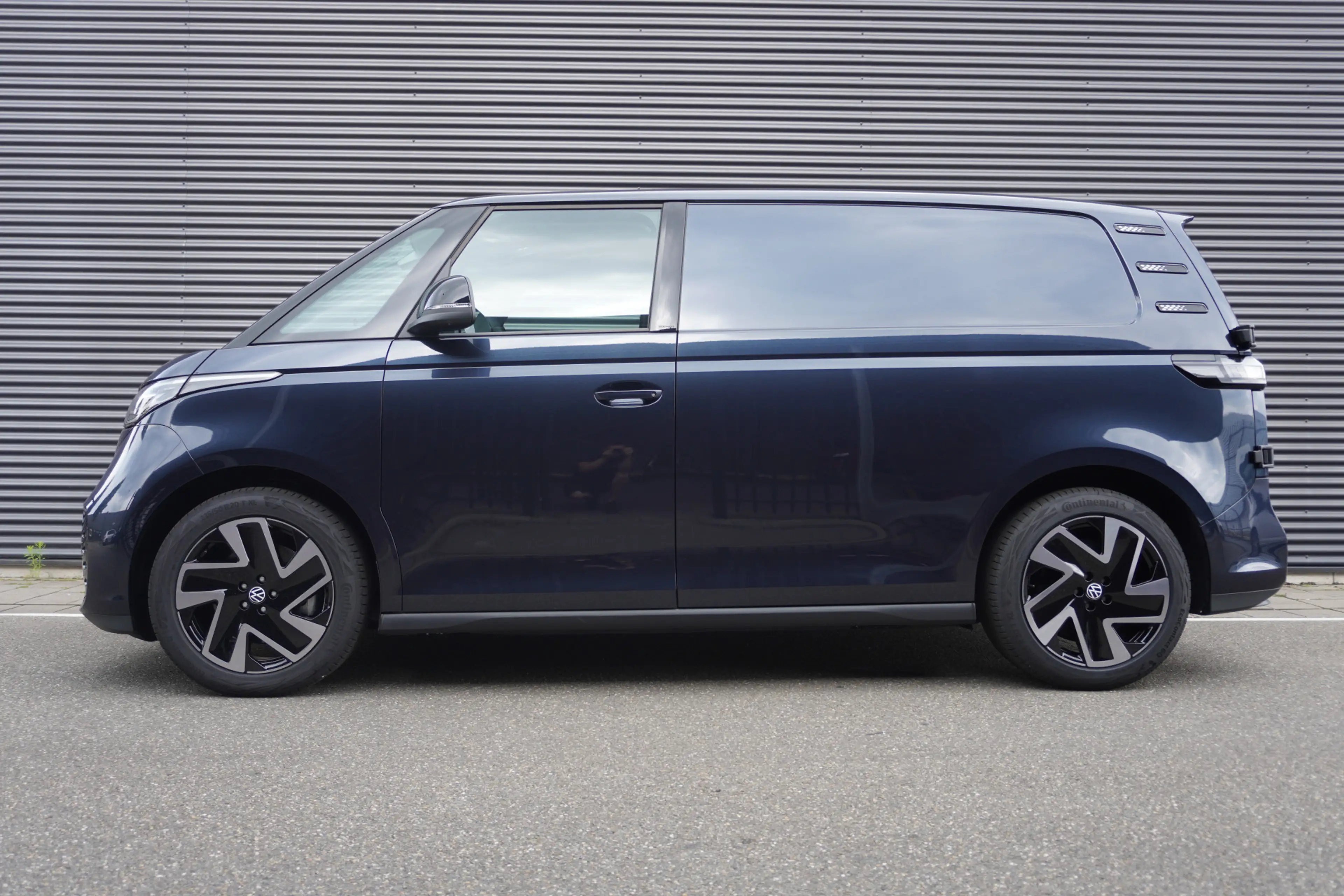 Volkswagen ID. Buzz Cargo ID. Buzz Cargo Bulli Limited Edition 286 pk, Achte — photo 6