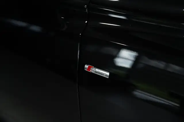 Audi Q8 view 13