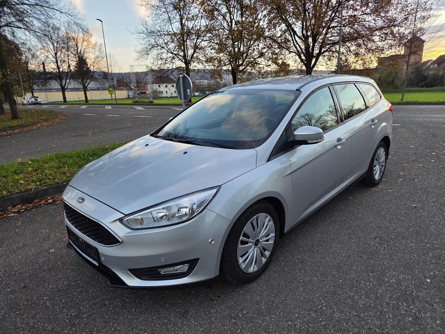 Ford Focus Business/Lenkradheizung/Sitzheizung/AHK Silber - 1