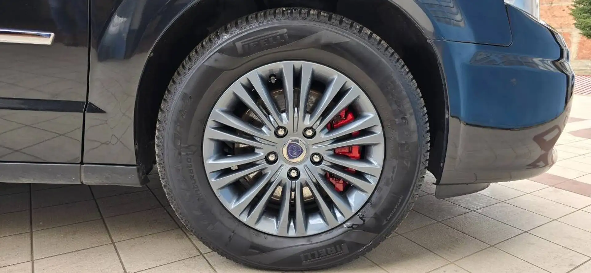Lancia Voyager 2.8L Platinum 178cv auto *motore nuovo gar full* Nero - 2