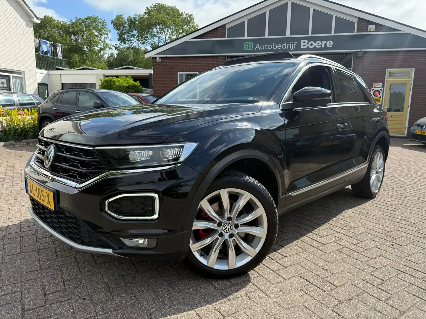 Volkswagen T-Roc 1.5 TSI Sport Panoramadak, 18''Lmv, Virt Display, Zwart - 1