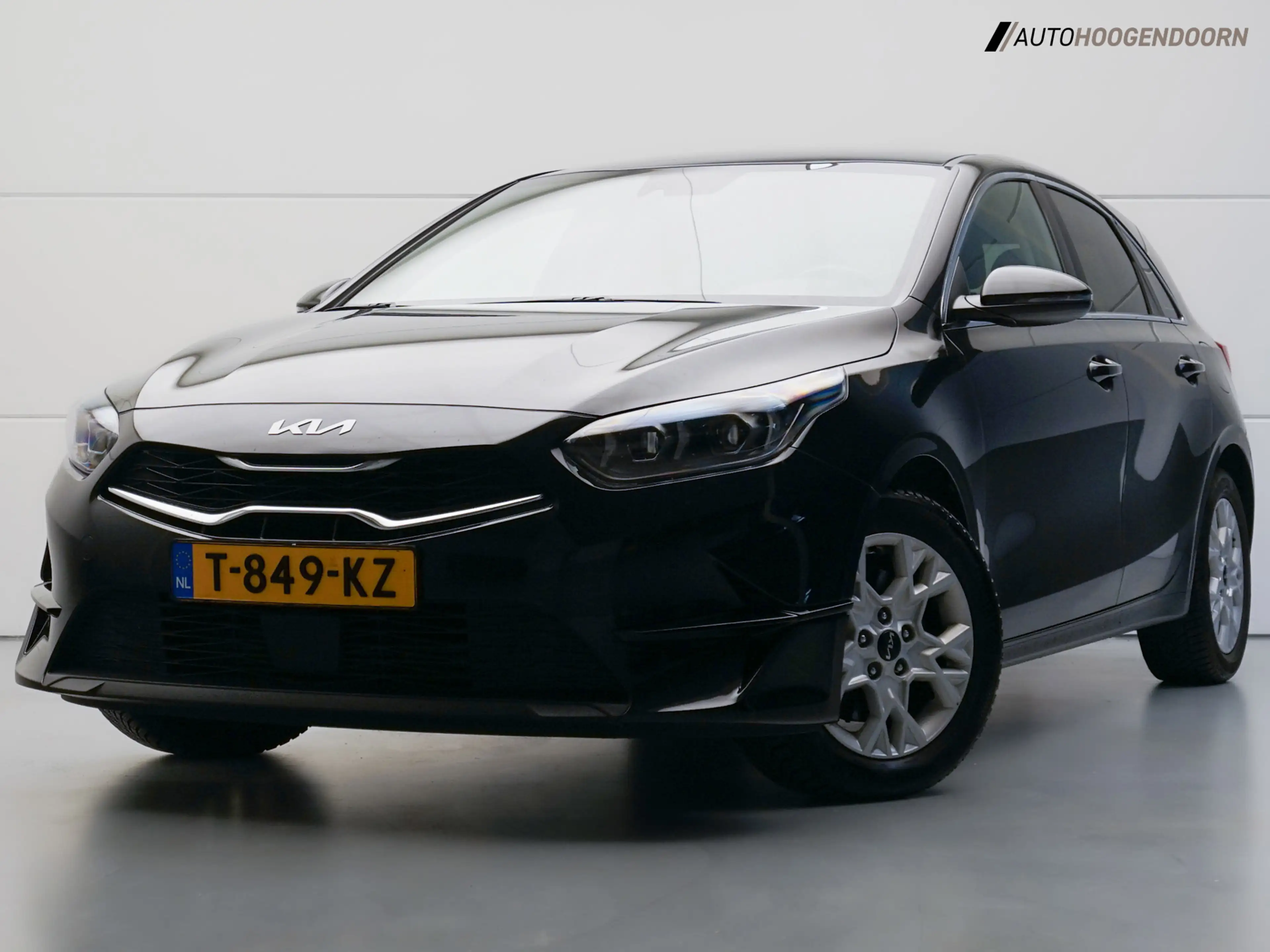 Kia Ceed / cee'd 1.5 T-GDi MHEV DynamicLine Luxe (APPLE CARPLAY,ACH
