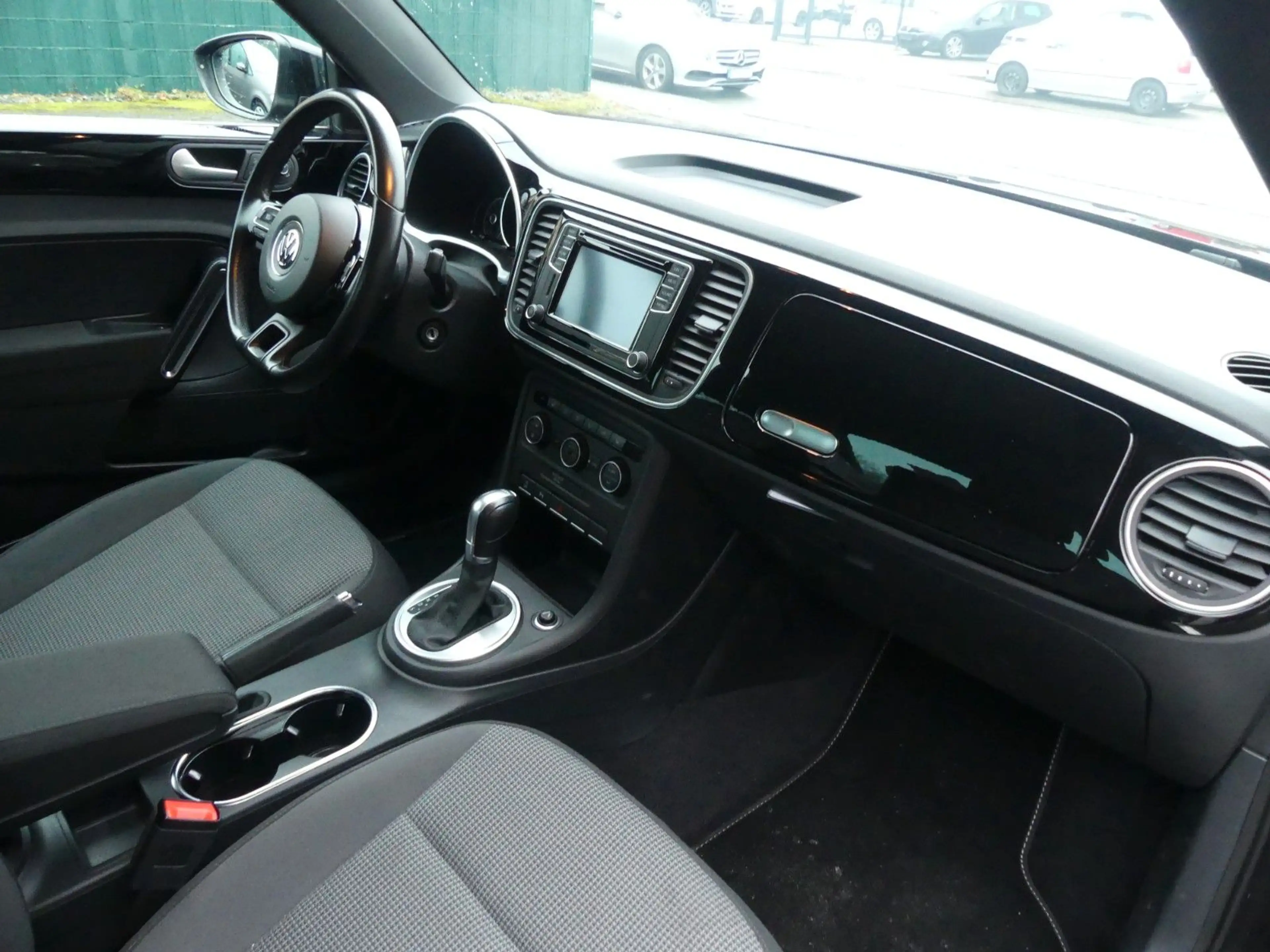 Volkswagen Beetle Lim. Design BMT DSG — photo 11