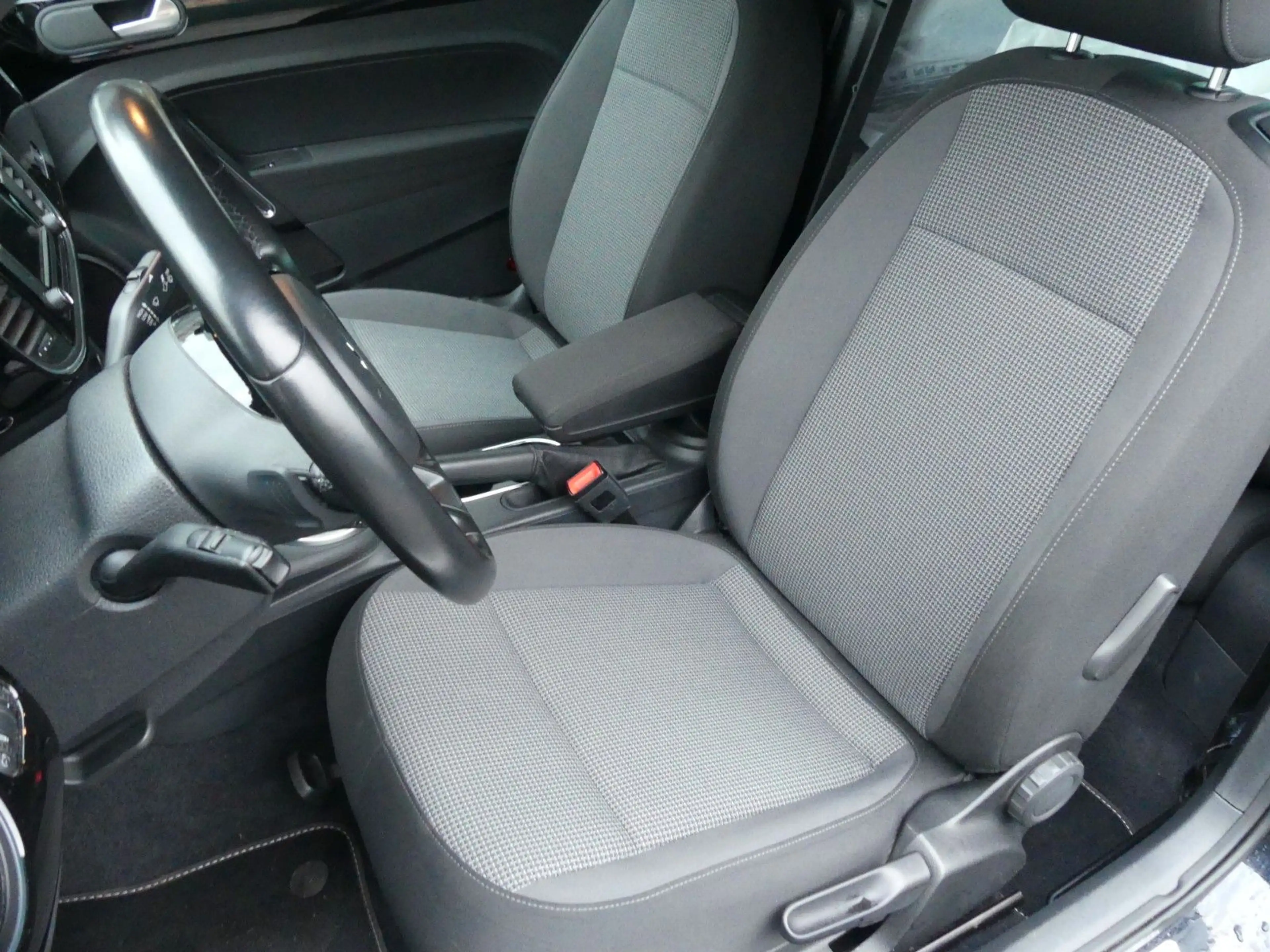 Volkswagen Beetle Lim. Design BMT DSG — photo 9