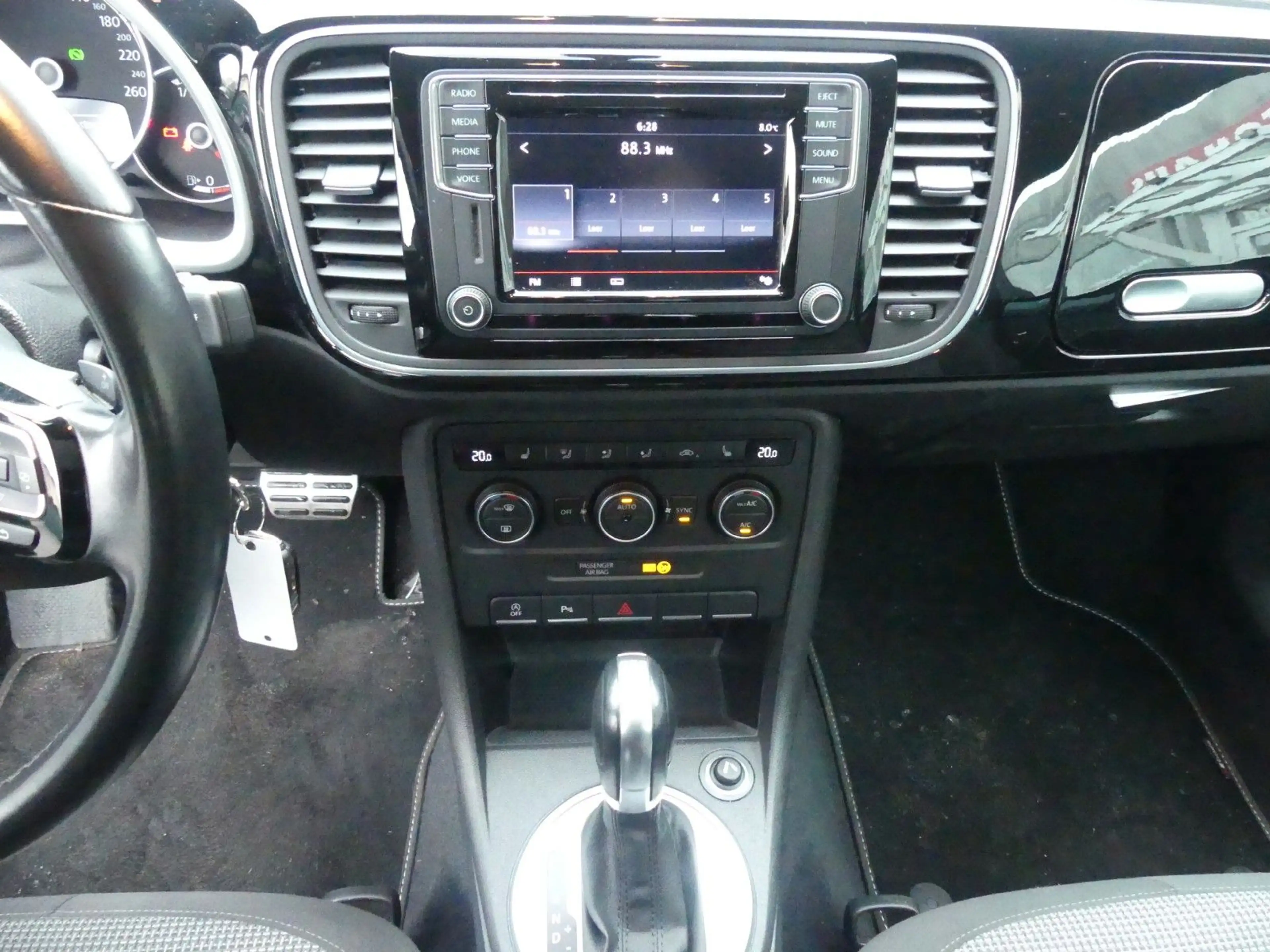 Volkswagen Beetle Lim. Design BMT DSG — photo 10