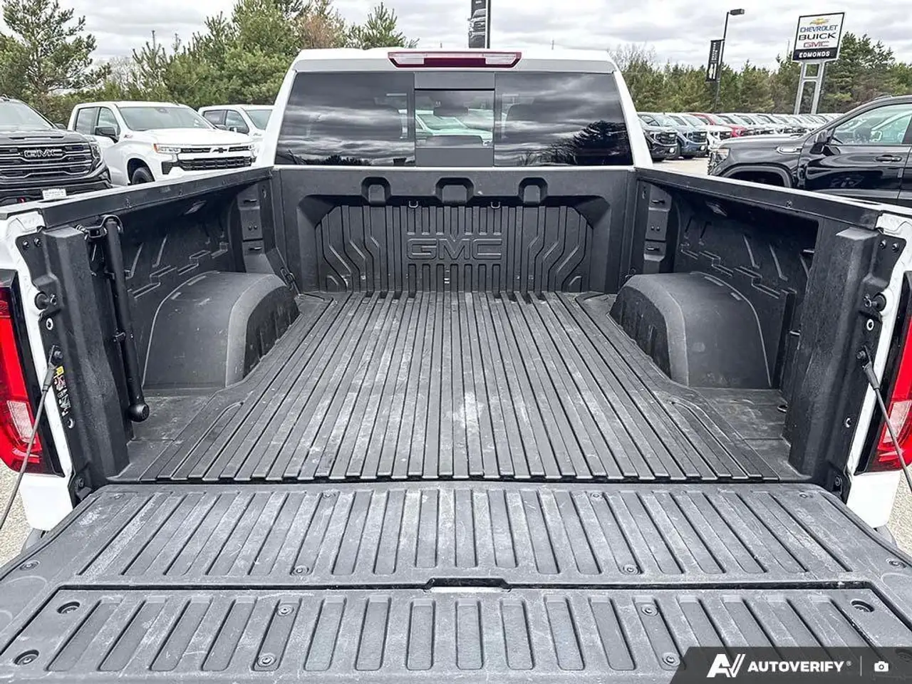 GMC Sierra 1500 снимка GMC Sierra 1500