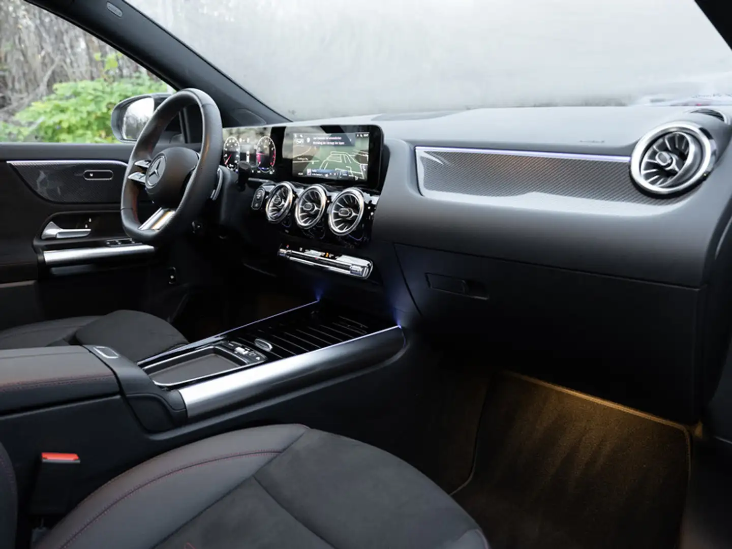 Mercedes-Benz GLA 200 AMG-Sport/MLB/360/Pano/Night/AHK/Keyl/19 Weiß - 2