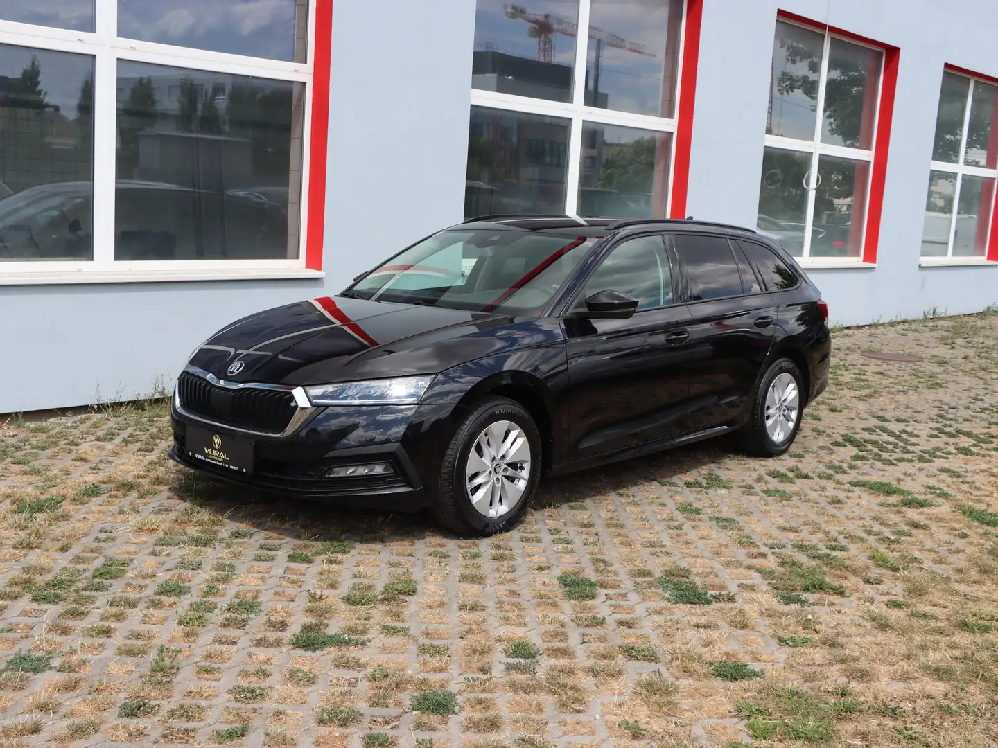 Skoda Octavia 2.0TDI COMBI DSG | Rückfahrkamera | LED | AHK | Schwarz - 2