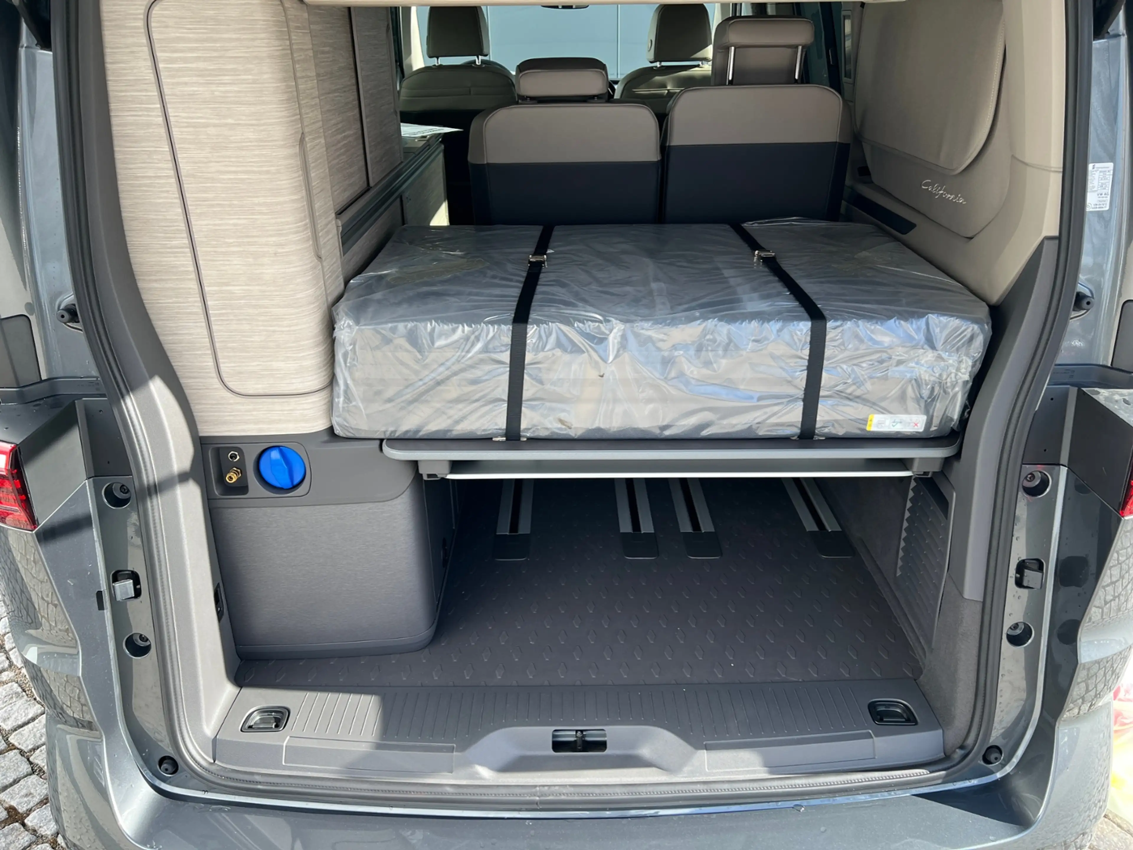 Volkswagen T7 California Ocean 2.0 TDI DSG *AHK, IQ.Light, Markise, 18" LM — photo 7