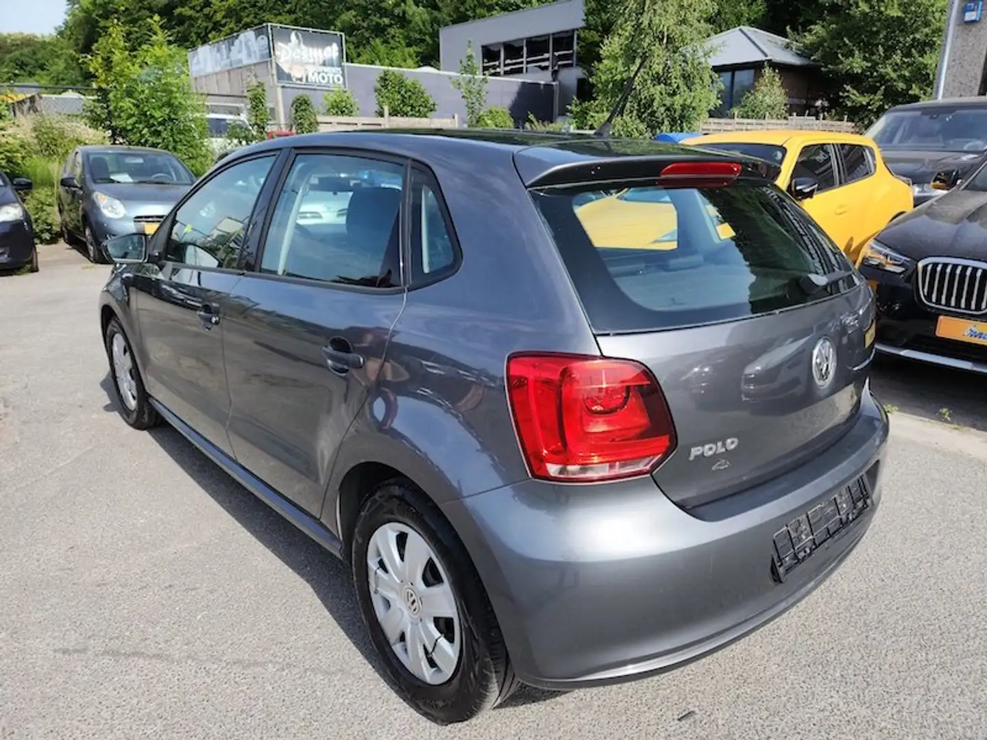 Volkswagen Polo 1.2i Trendline Gris - 2