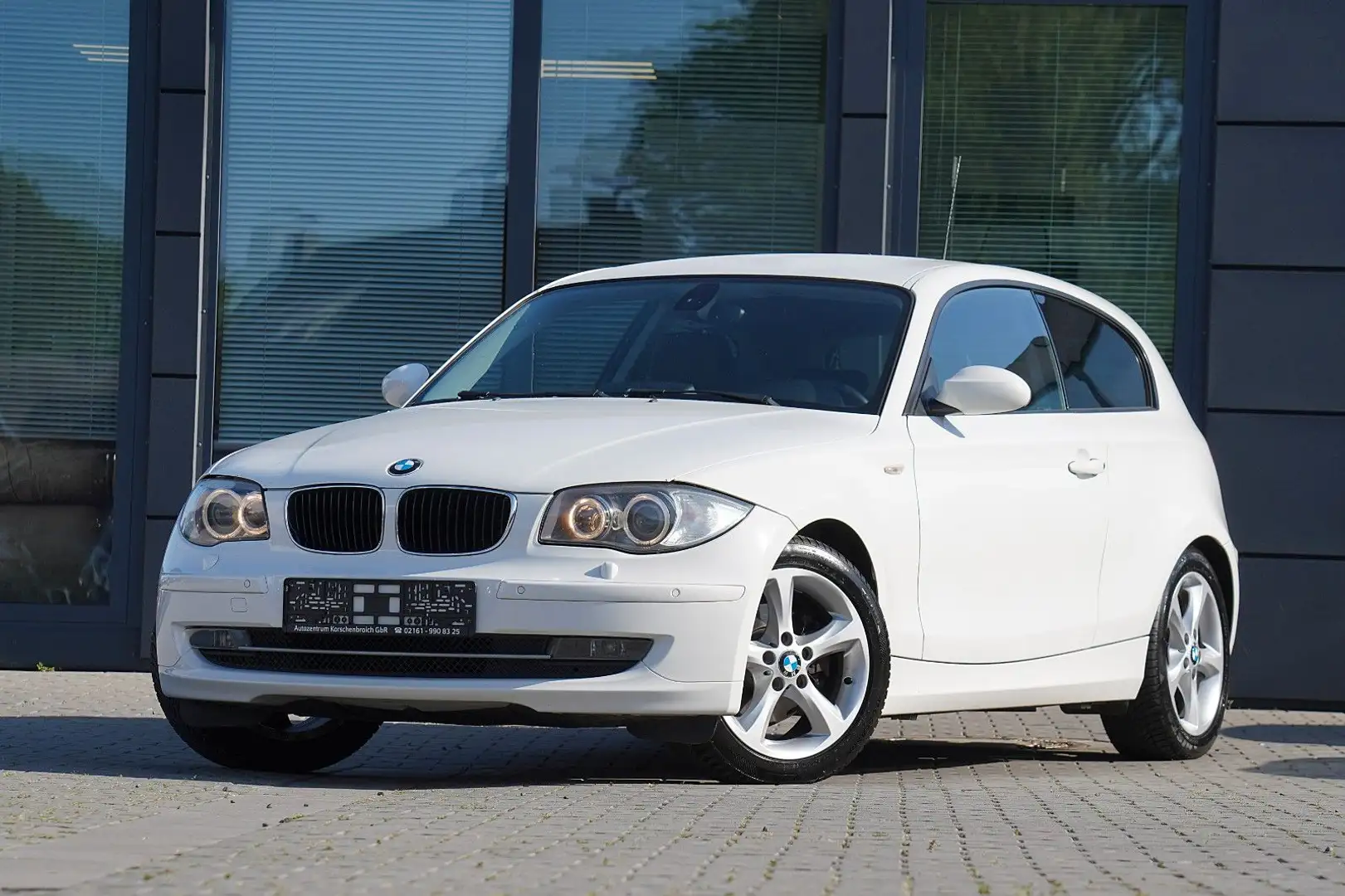 BMW 120 i *MIT 2 JAHREN GARANTIE !!!* Weiß - 1
