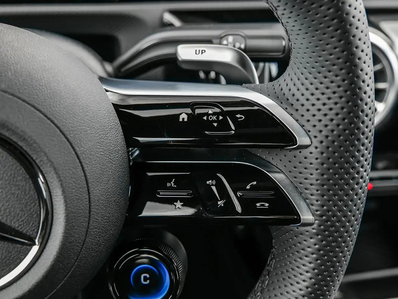 Mercedes-Benz CLA снимка Mercedes-Benz CLA