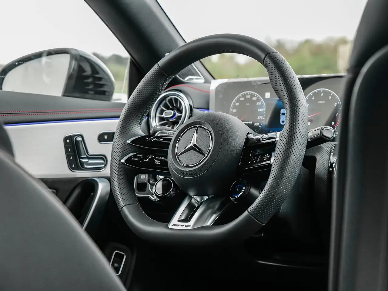 Mercedes-Benz CLA снимка Mercedes-Benz CLA