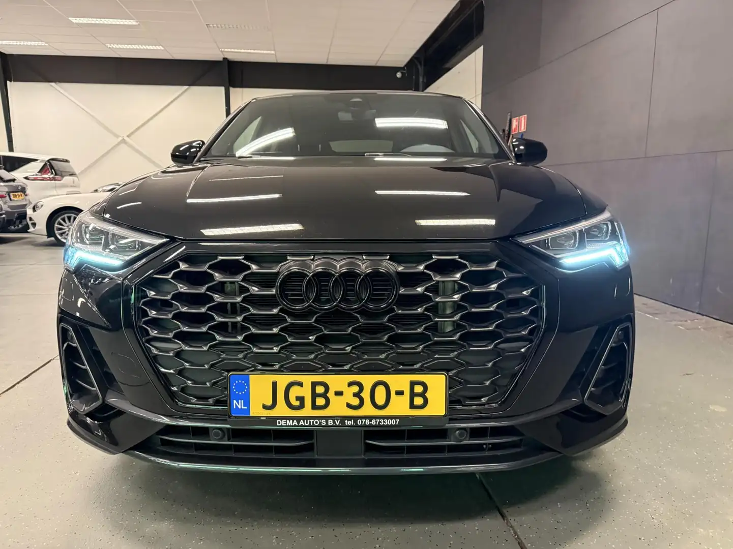 Audi Q3 Sportback 45 TFSI e 2 X S-LINE BLACK-LINE 20'' NAV Zwart - 2
