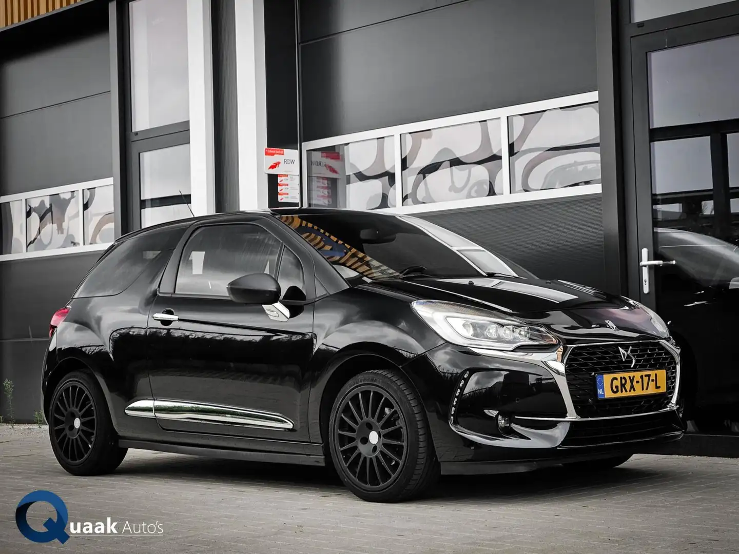 DS Automobiles DS 3 1.2 PureTech So Chic | LED | CRUISE | PARKEERSENSO Zwart - 1