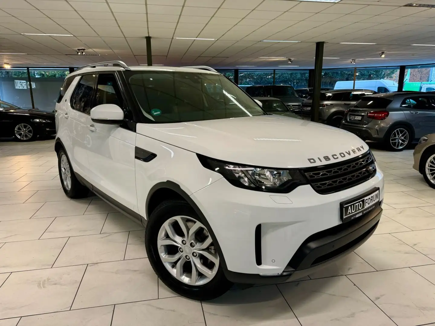 Land Rover Discovery 5 2.0 TD4 7-SITZE LEDER NAVI AHK PANO Blanc - 2