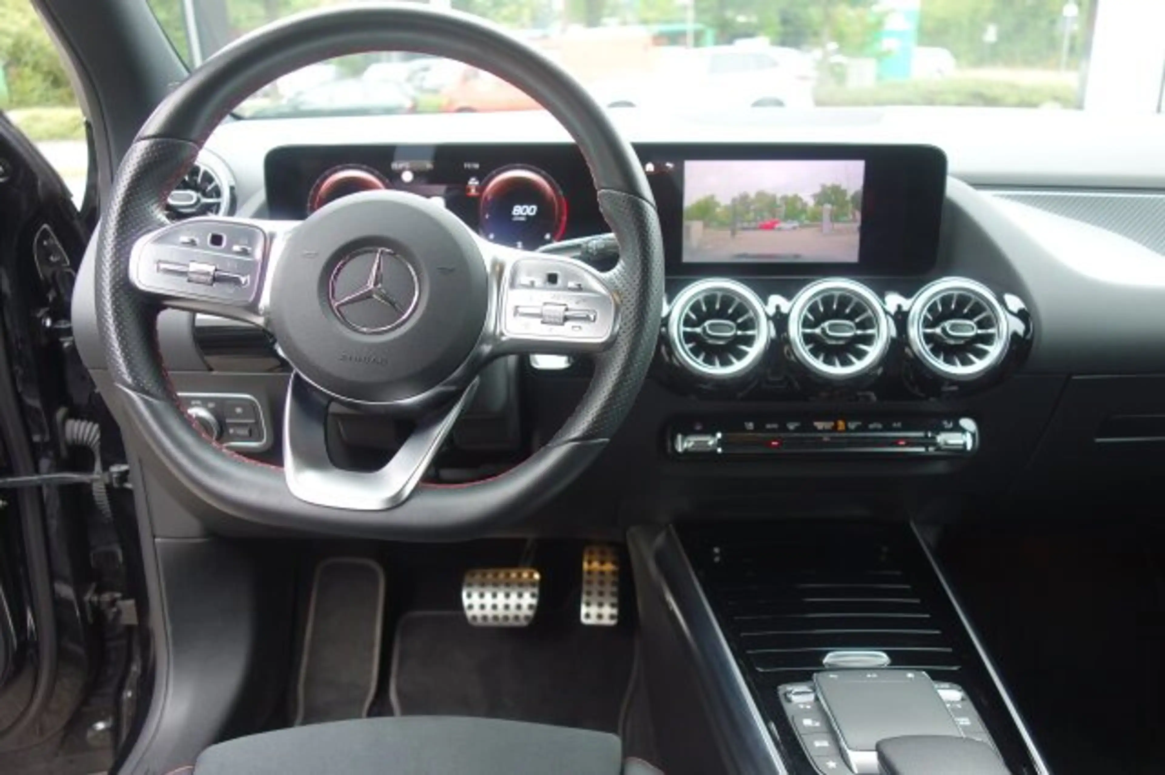 Mercedes-Benz GLA 200 GLA 200 AMG LINR LED MBUX HIGH 20 ZOLL NIGHT KAM — photo 11