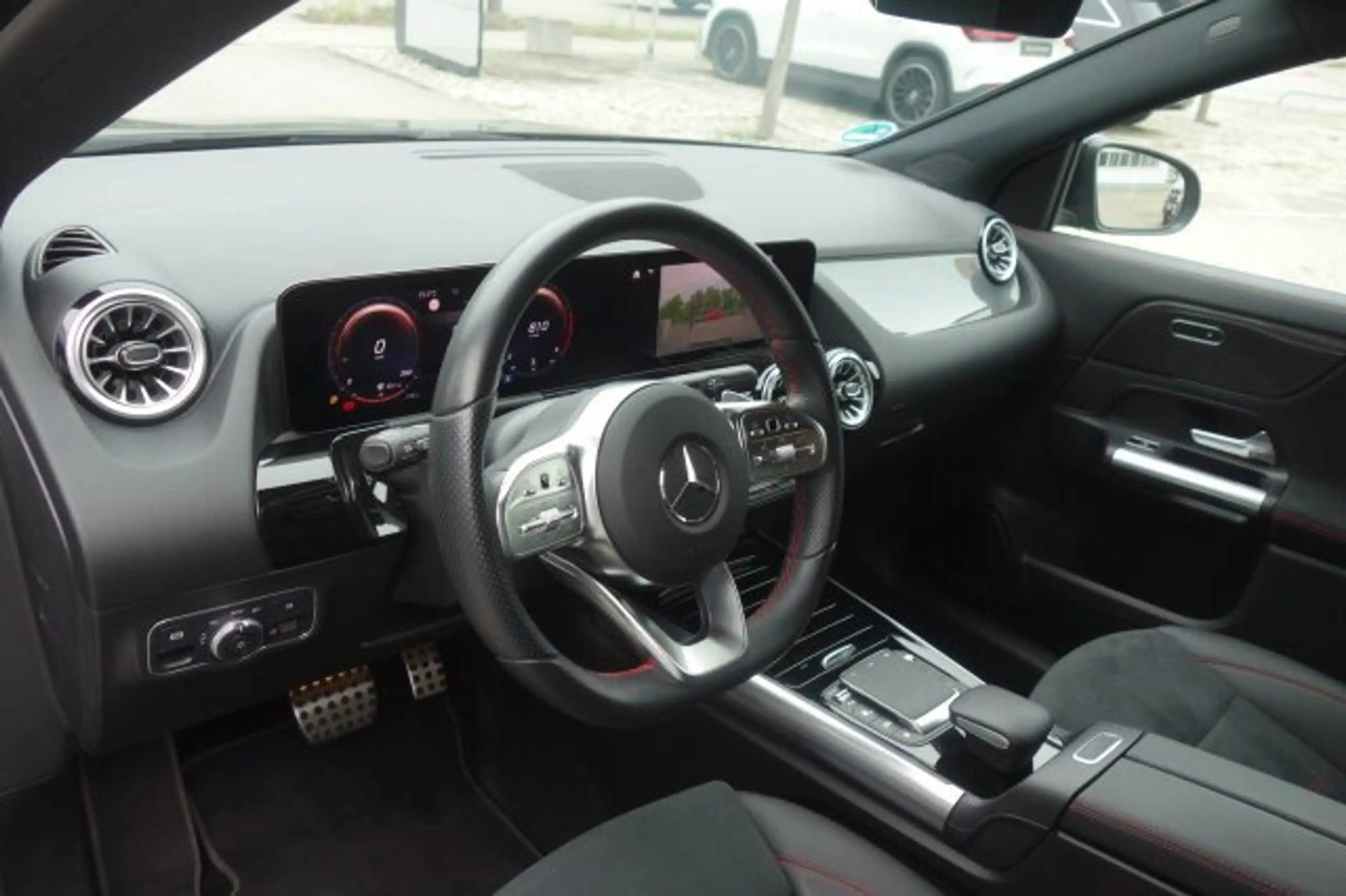 Mercedes-Benz GLA 200 GLA 200 AMG LINR LED MBUX HIGH 20 ZOLL NIGHT KAM — photo 12
