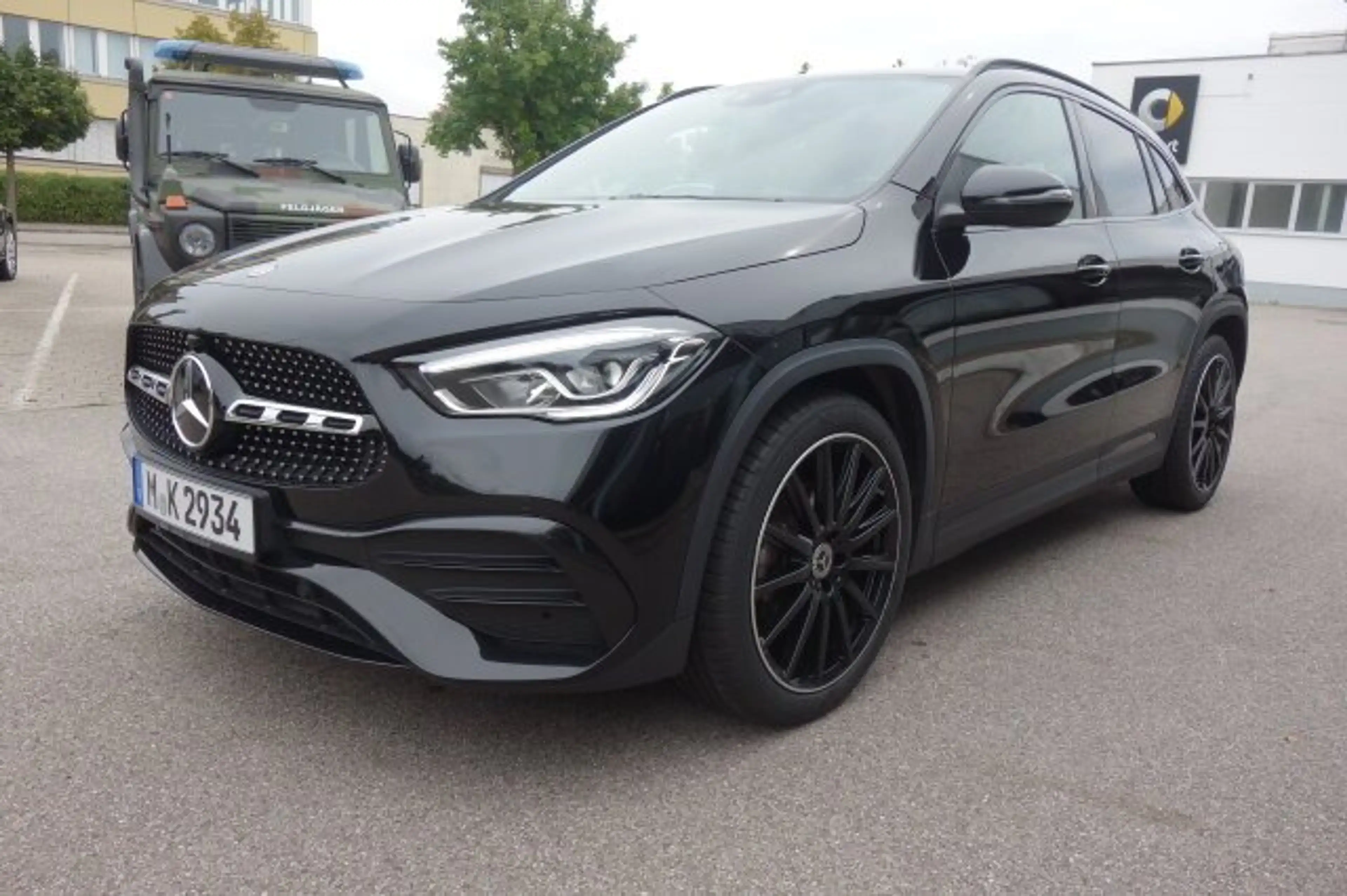 Mercedes-Benz GLA 200 GLA 200 AMG LINR LED MBUX HIGH 20 ZOLL NIGHT KAM — photo 3