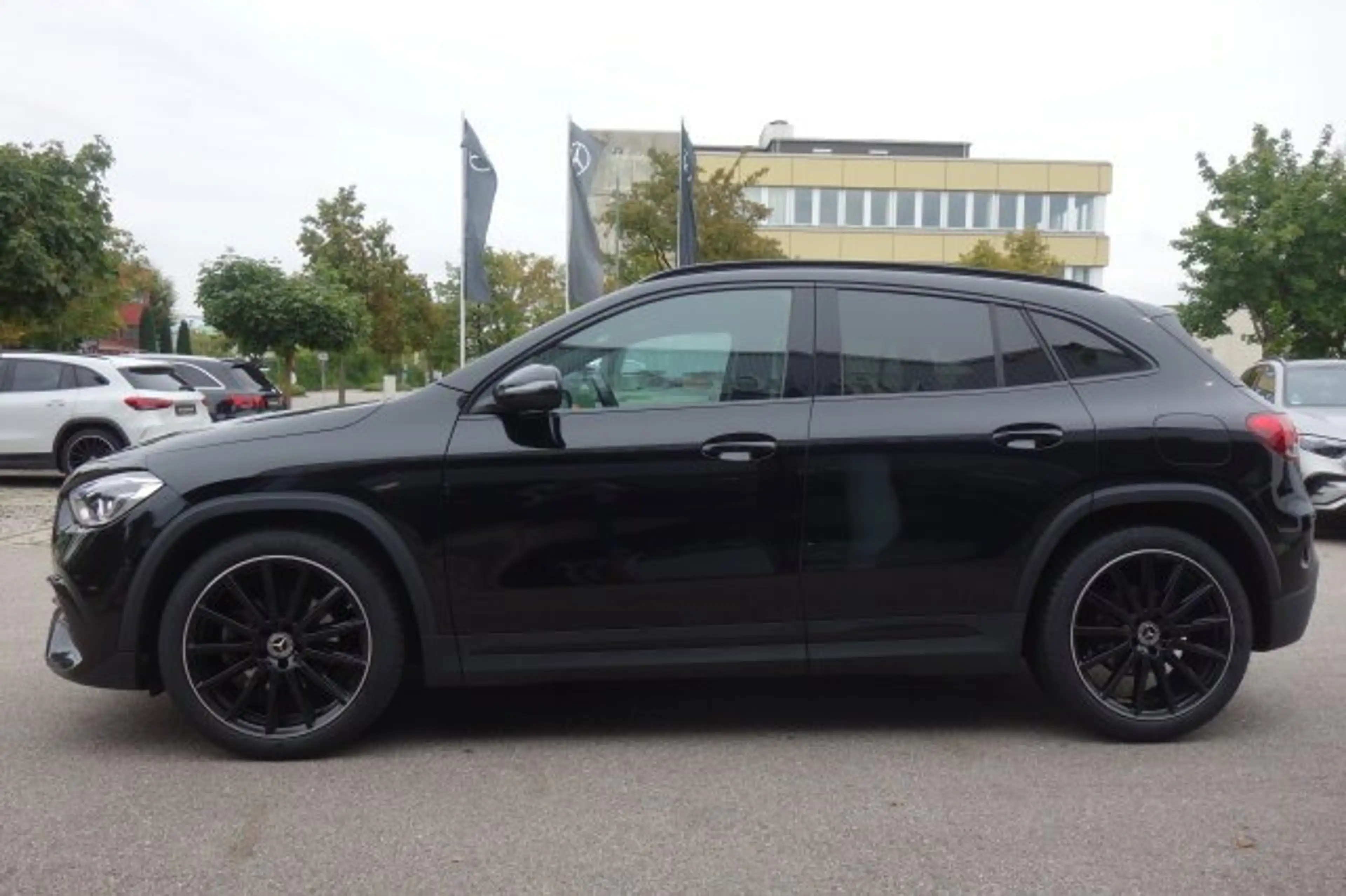 Mercedes-Benz GLA 200 GLA 200 AMG LINR LED MBUX HIGH 20 ZOLL NIGHT KAM — photo 2