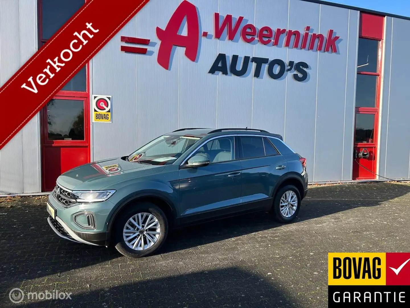 Volkswagen T-Roc 1.5 TSI Life Business IQ drive Camera Trekhaak 123 Blauw - 1