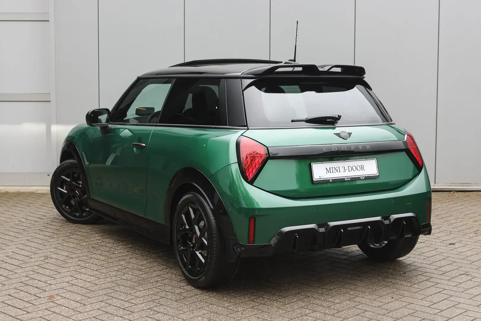 MINI Cooper C Hatchback Automaat / JCW / Pakket XL / 17" JCW Spr Groen - 2