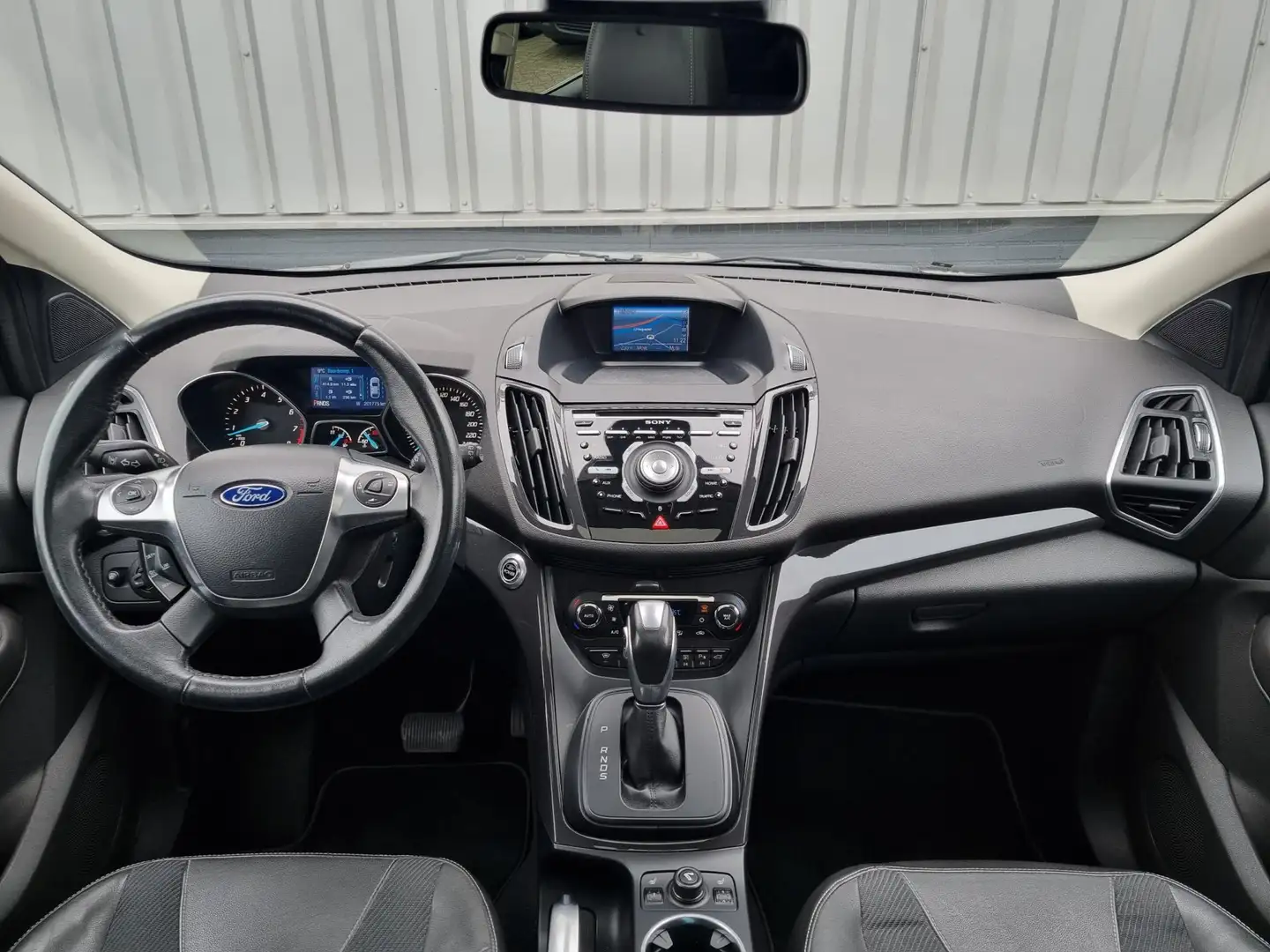 Ford Kuga 1.6 Titanium 4WD | AUTOMAAT | OPEN / PAN DAK | Grijs - 2