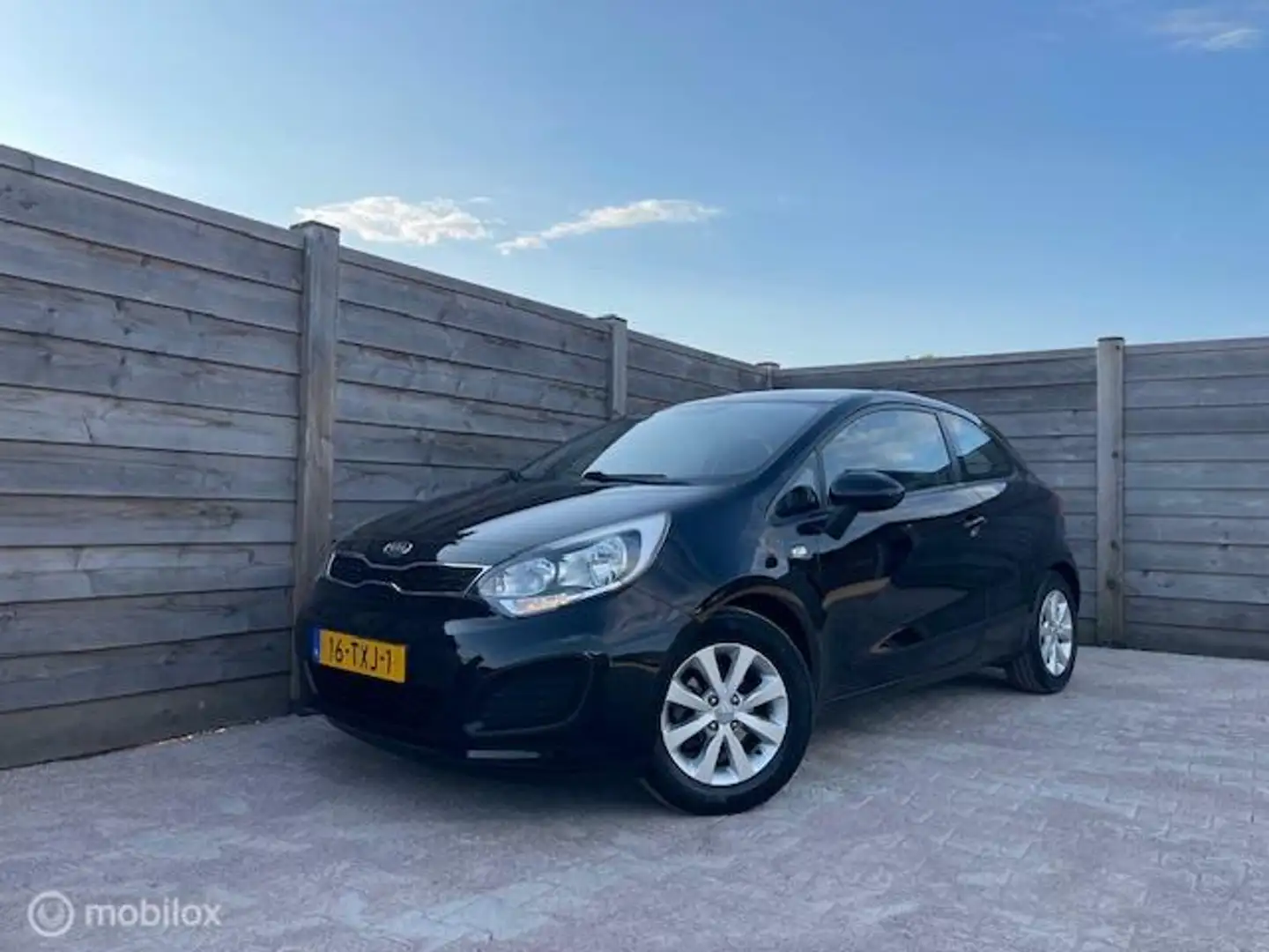 Kia Rio 1.2 CVVT Comfort Pack Dealer onderh. Airco Zwart - 1