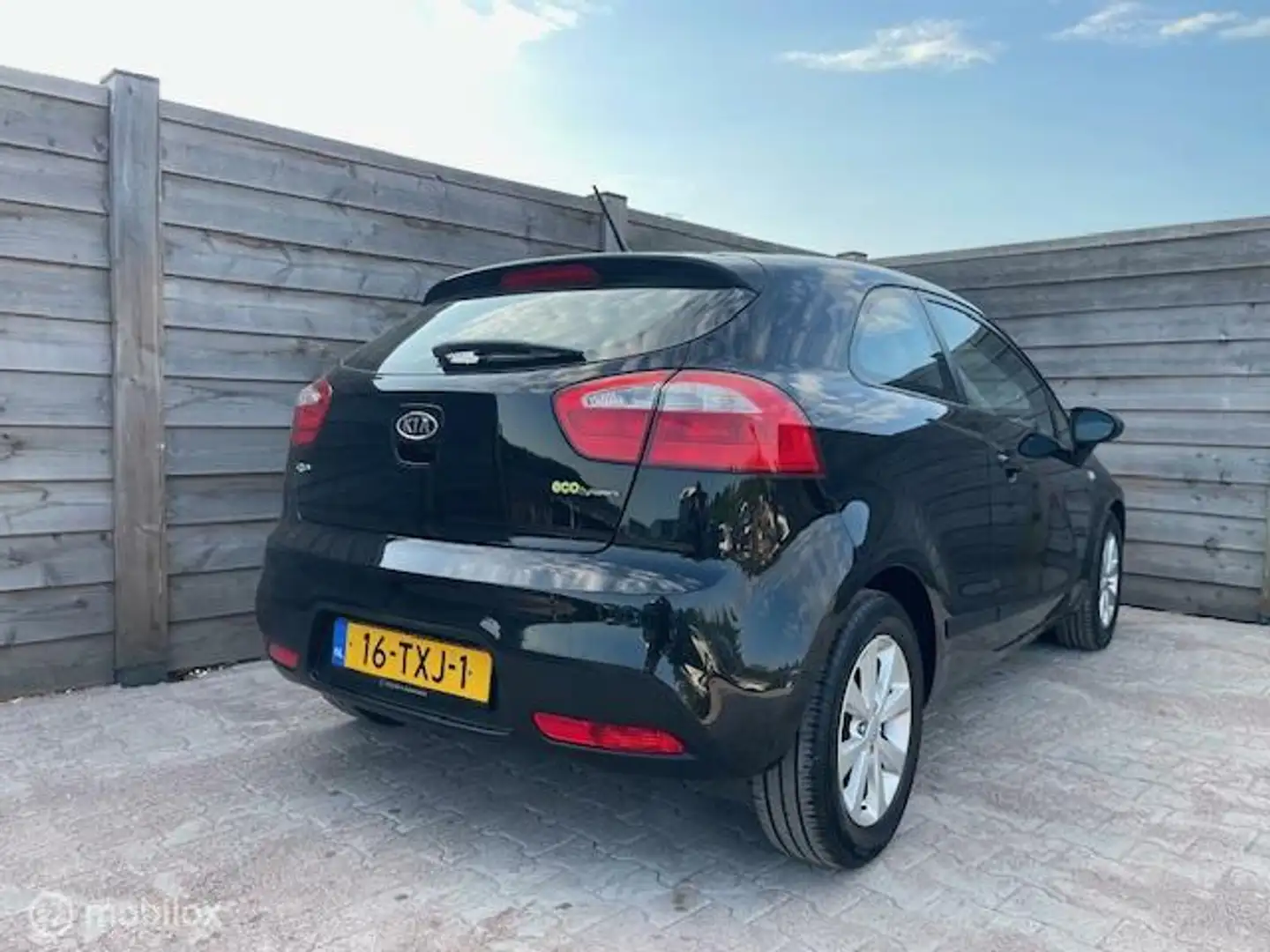 Kia Rio 1.2 CVVT Comfort Pack Dealer onderh. Airco Zwart - 2