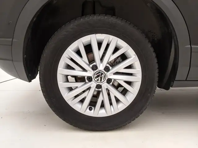Volkswagen T-Roc view 9
