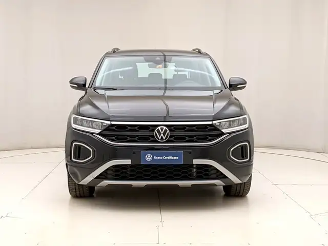 Volkswagen T-Roc view 2
