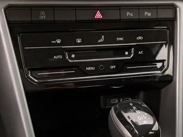 Volkswagen T-Roc view 12