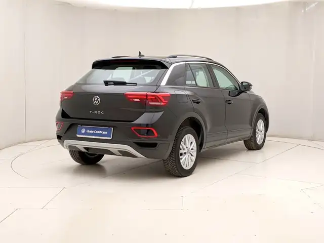 Volkswagen T-Roc view 4