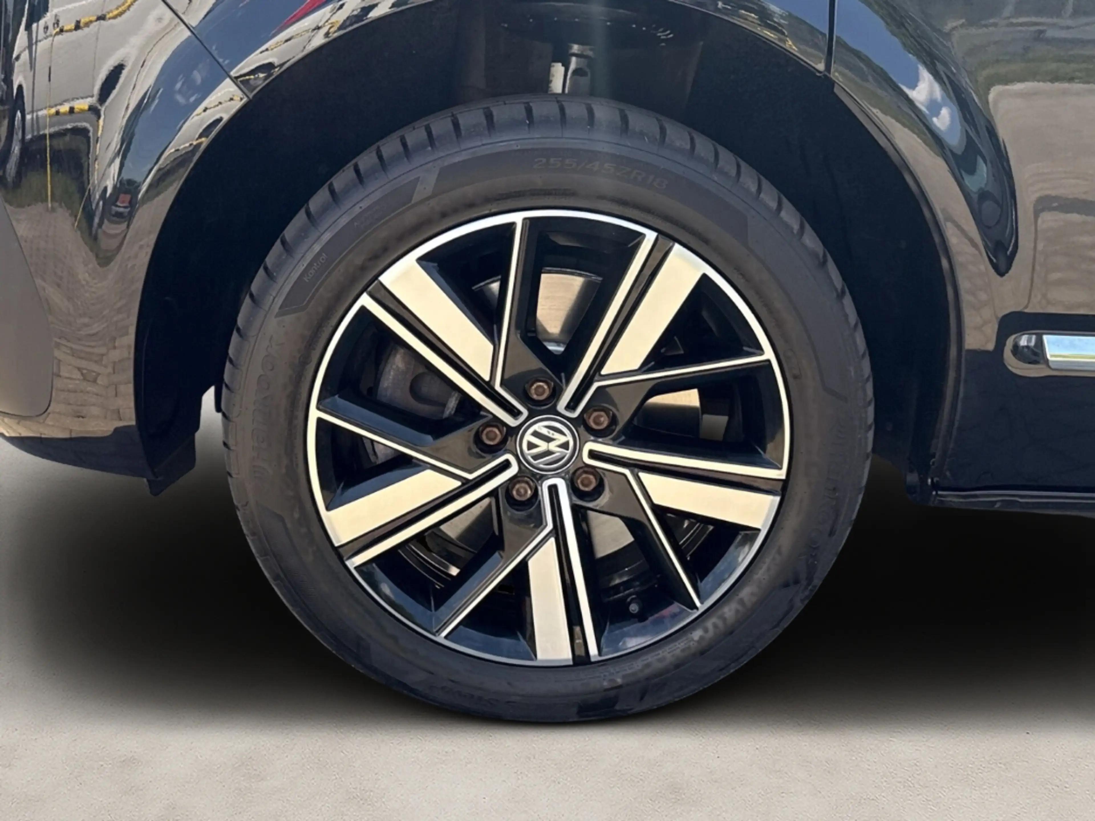 Volkswagen T6.1 Multivan Generation Six 2.0 TDI 4MOTION DSG AD LED SHZ Stan — photo 7