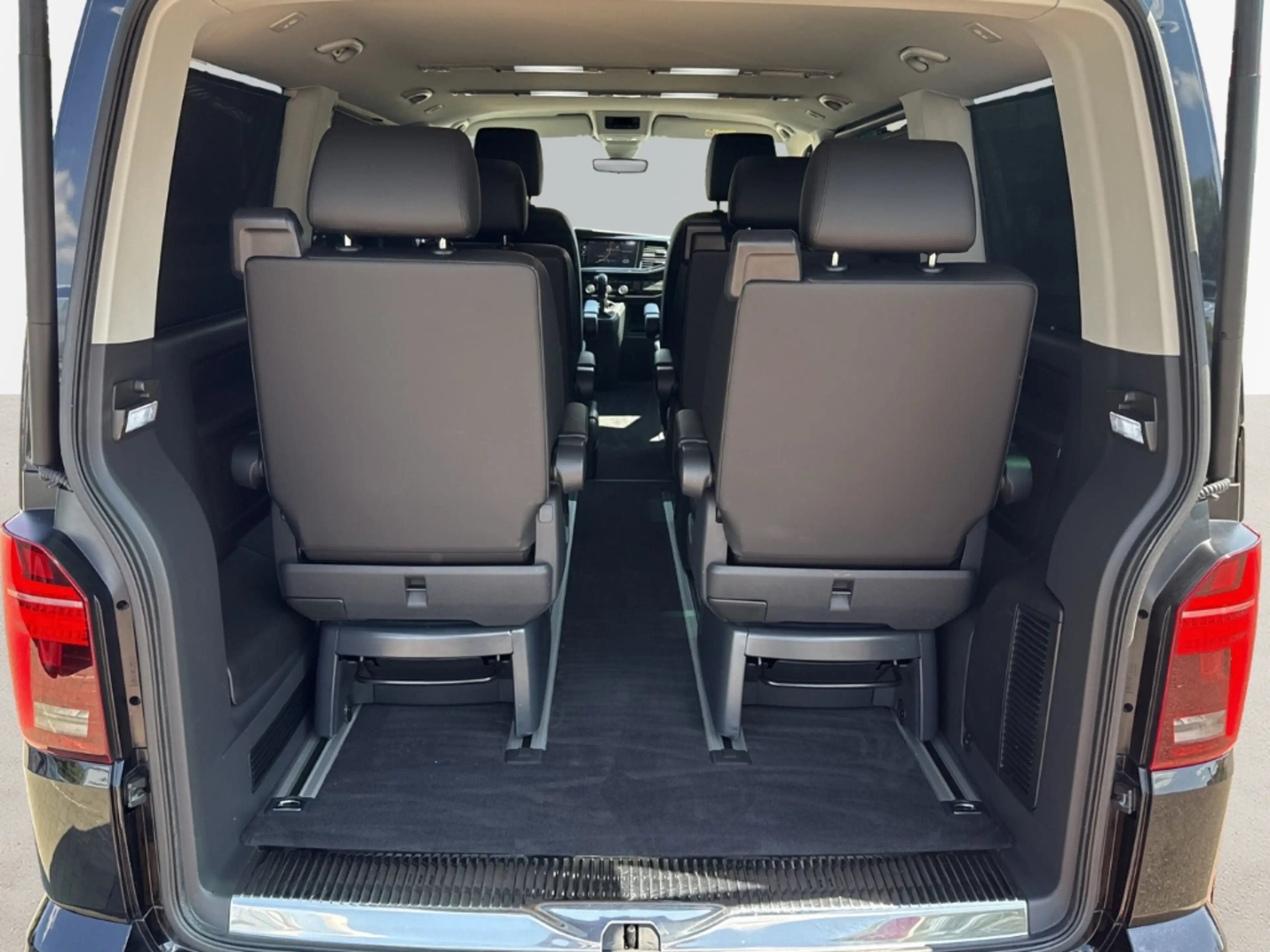 Volkswagen T6.1 Multivan Generation Six 2.0 TDI 4MOTION DSG AD LED SHZ Stan — photo 10