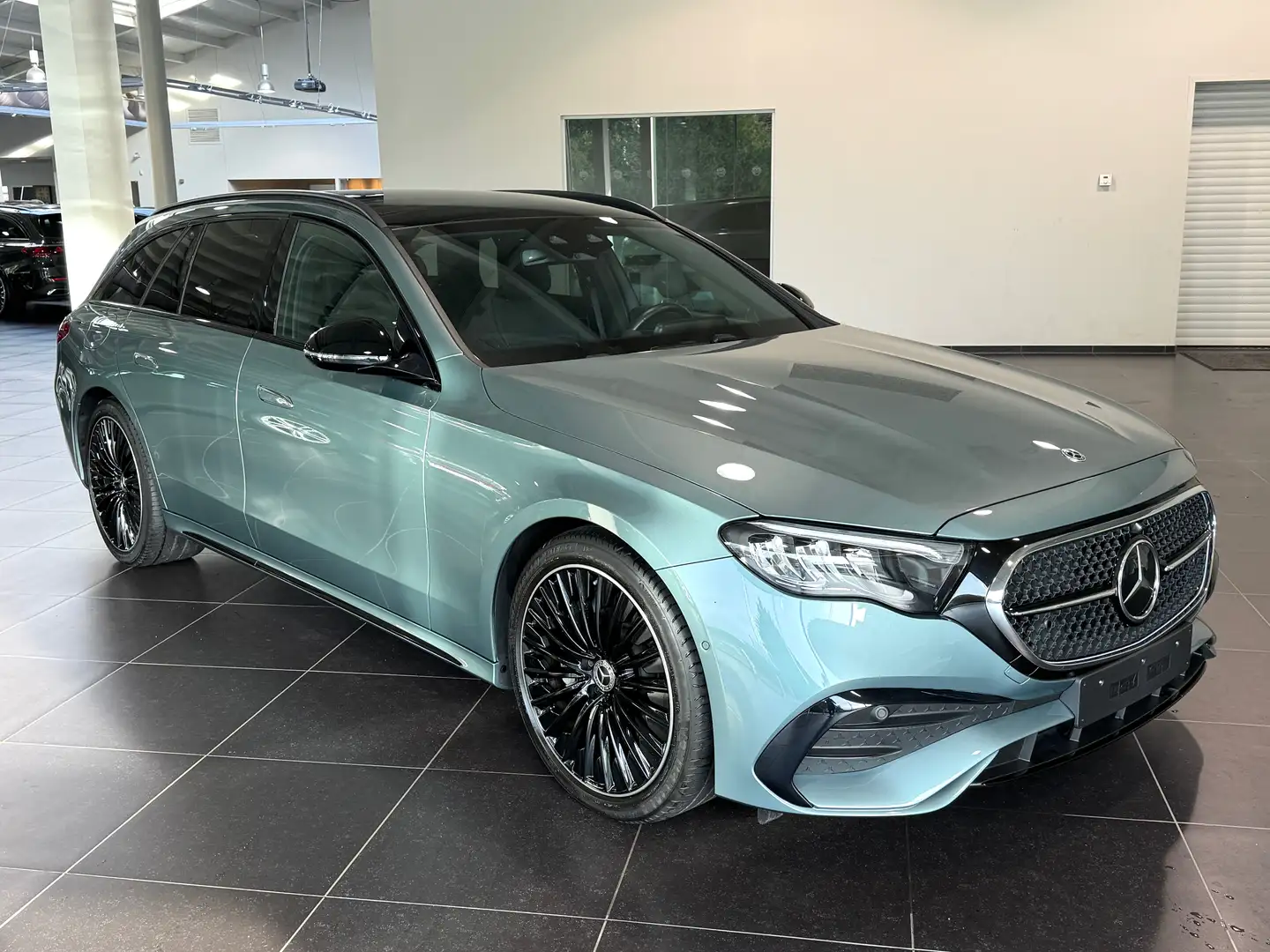 Mercedes-Benz E 300 e Break Amg Mbux Hyperscreen, Panorama, Burmester Vert - 2