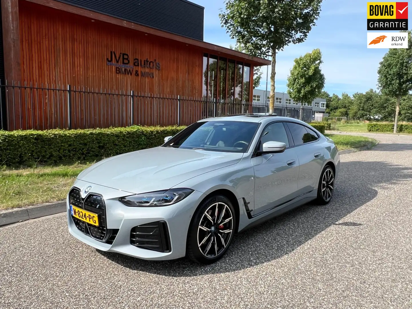 BMW i4 EDrive40 M-sport, schuifdak, H&K, Trekhaak Grijs - 1