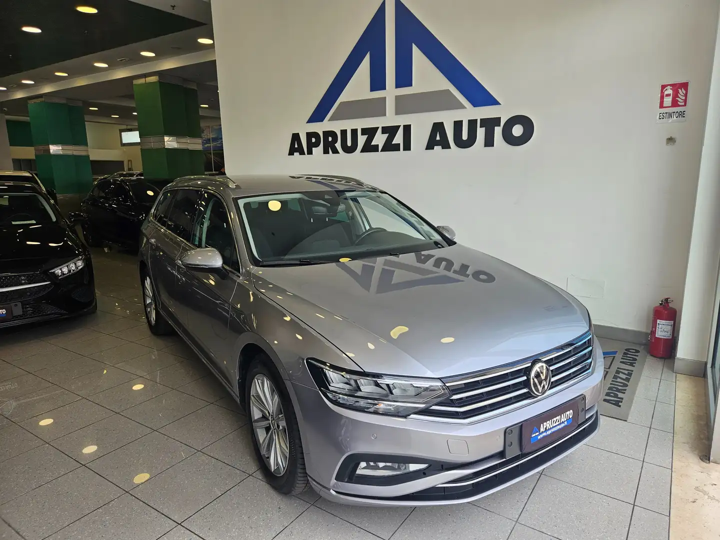 Volkswagen Passat Variant 2.0 tdi Business 150cv dsg SENSORI NAVI Argento - 1
