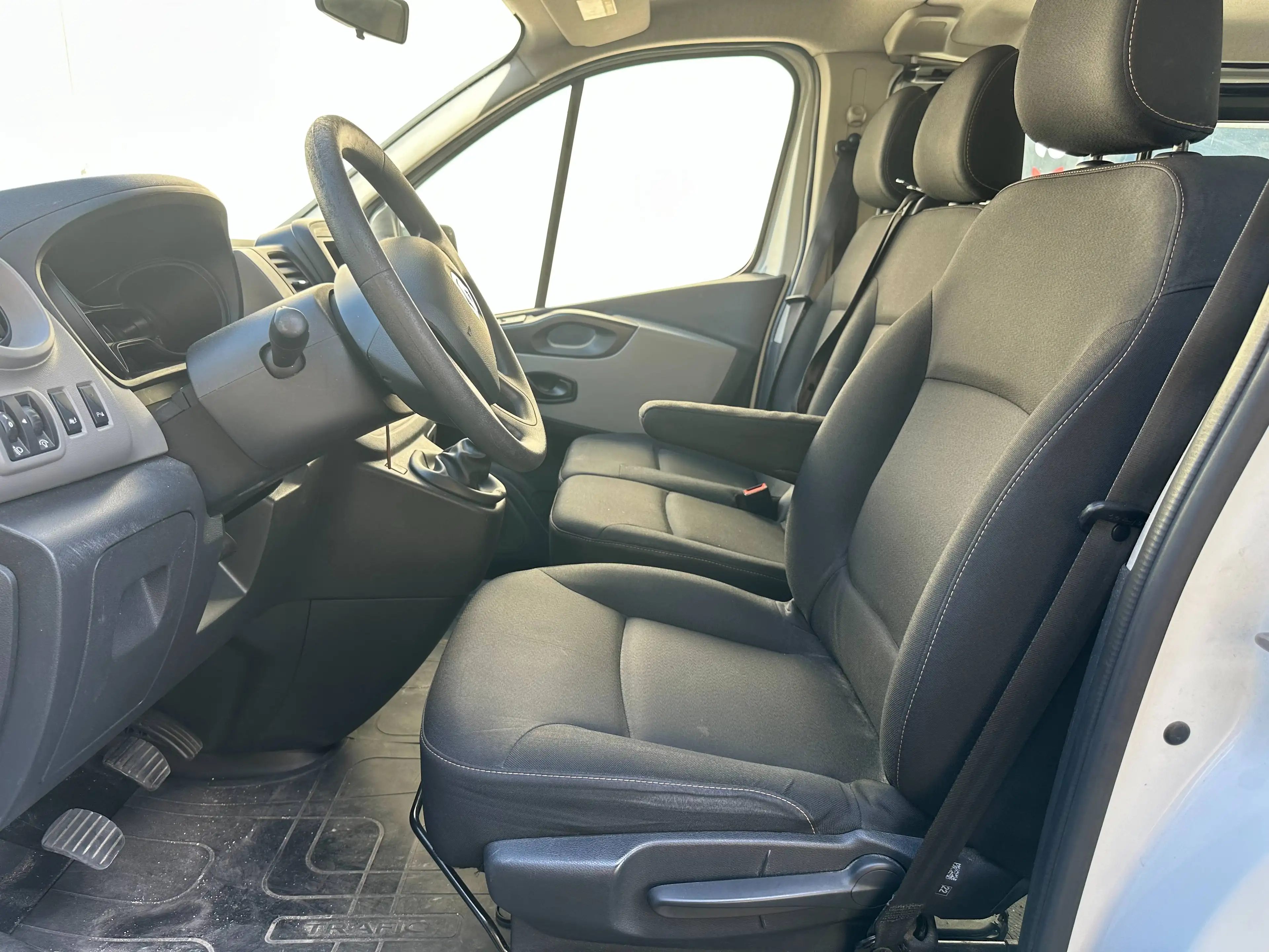 Renault Trafic Trafic Passenger Expression dCi 120 9 SITZE — photo 9